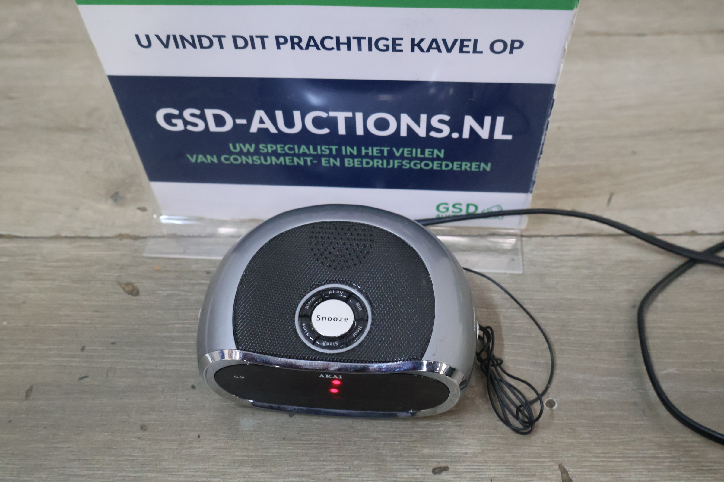 Akai digitale wekker met speaker – foto 2 – kavel bij GSD Auctions, Zoeterwoude