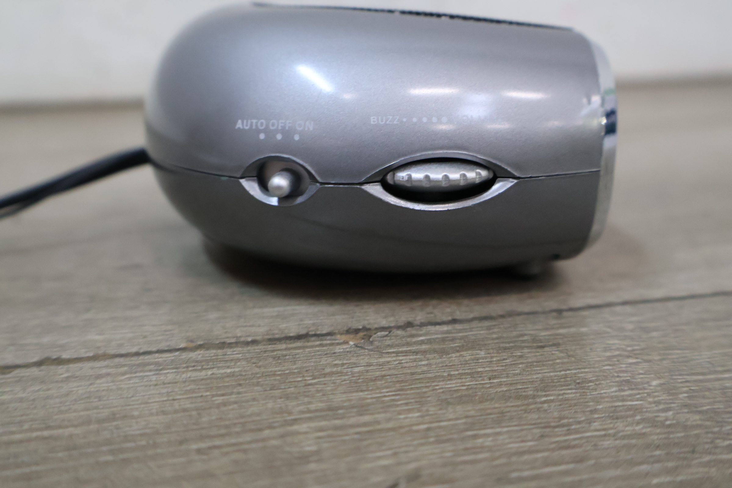 Akai digitale wekker met speaker – foto 13 – kavel bij GSD Auctions, Zoeterwoude