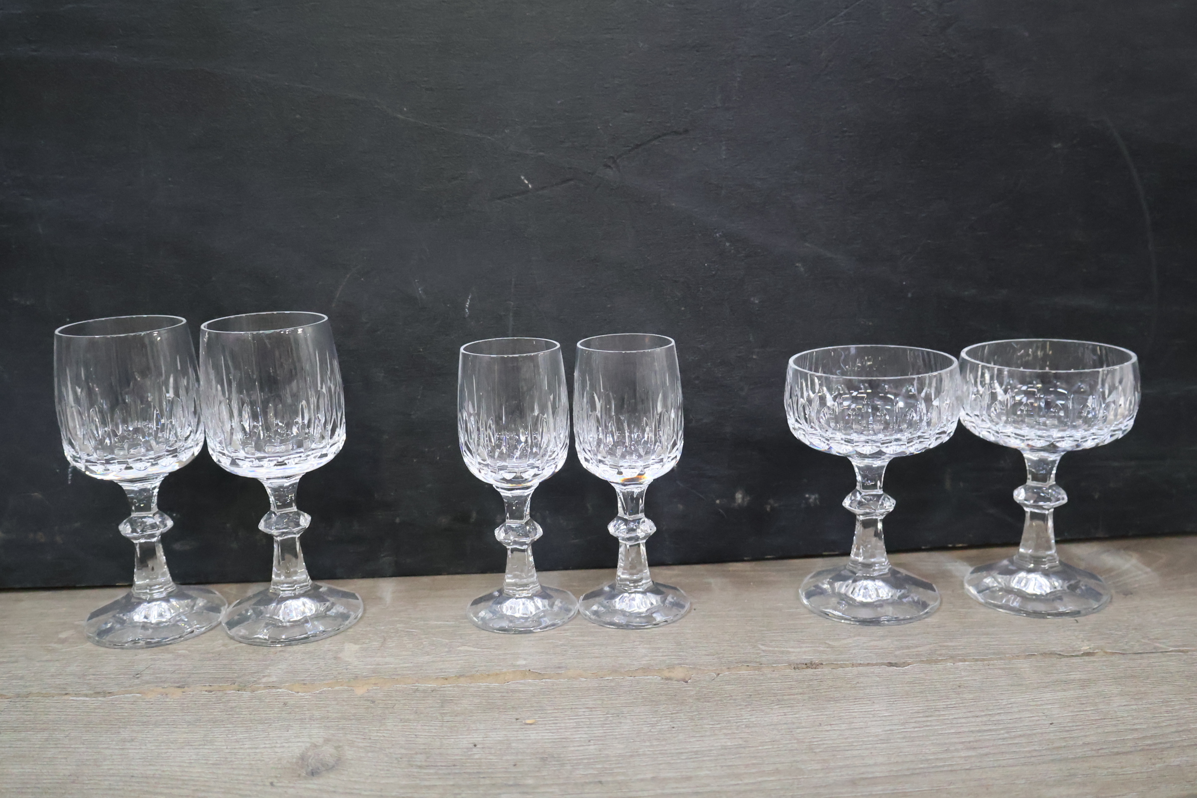 Glazen karaffen en glazen set met dienblad – foto 9 – kavel bij GSD Auctions, Zoeterwoude