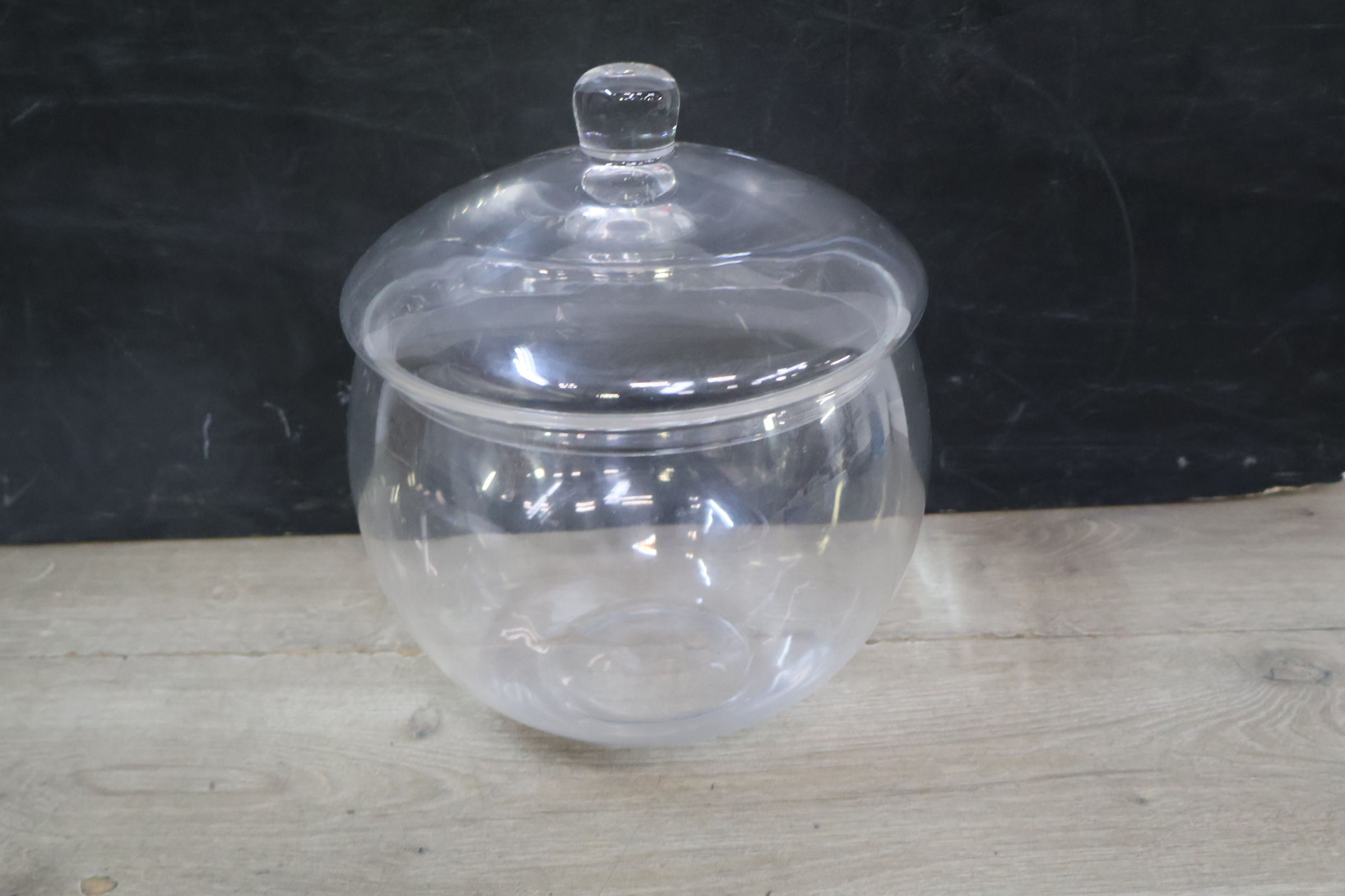 Glazen snoeppot met deksel – foto 3 – kavel bij GSD Auctions, Zoeterwoude