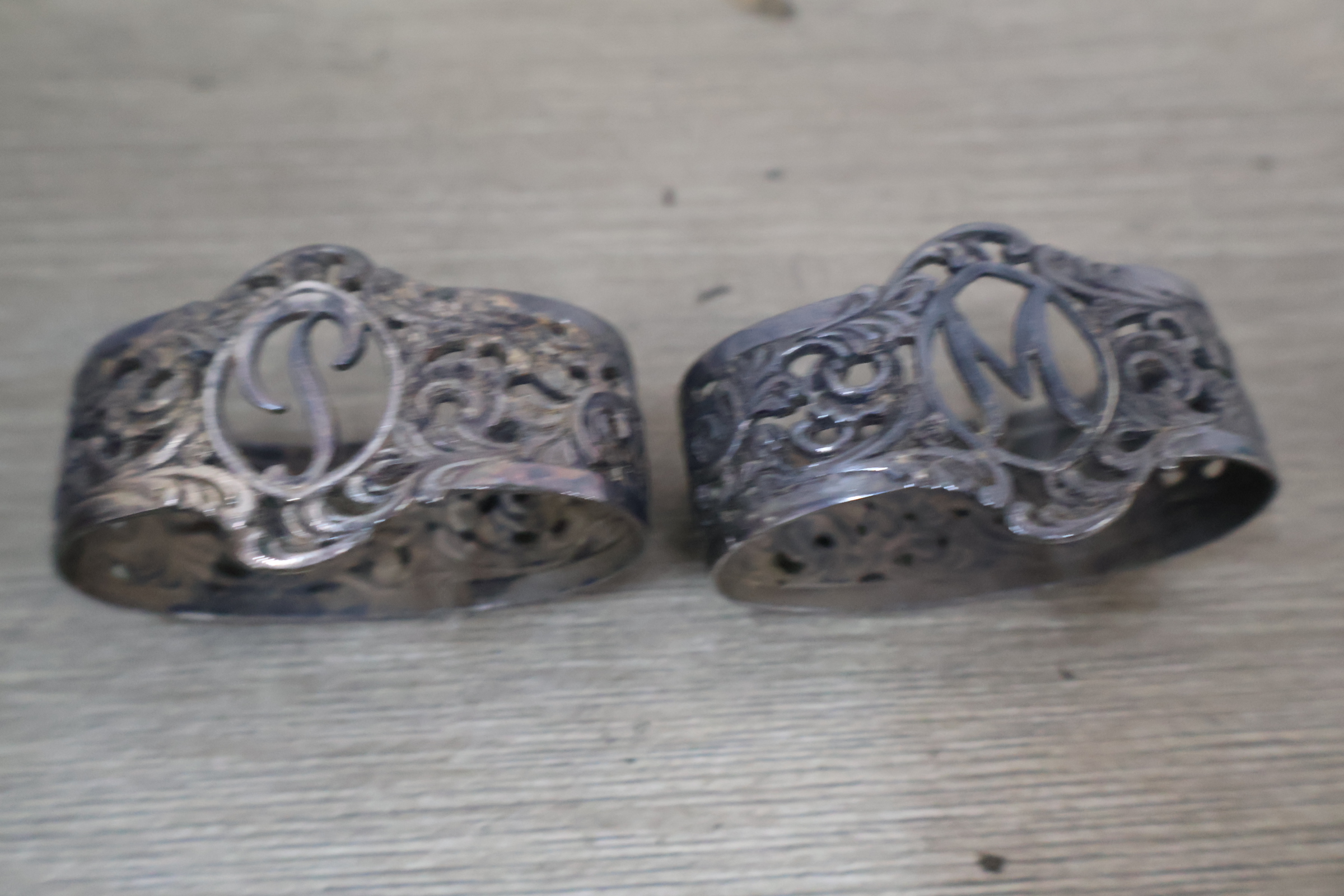 Set zilveren servetringen met initialen M en P – foto 3 – kavel bij GSD Auctions, Zoeterwoude