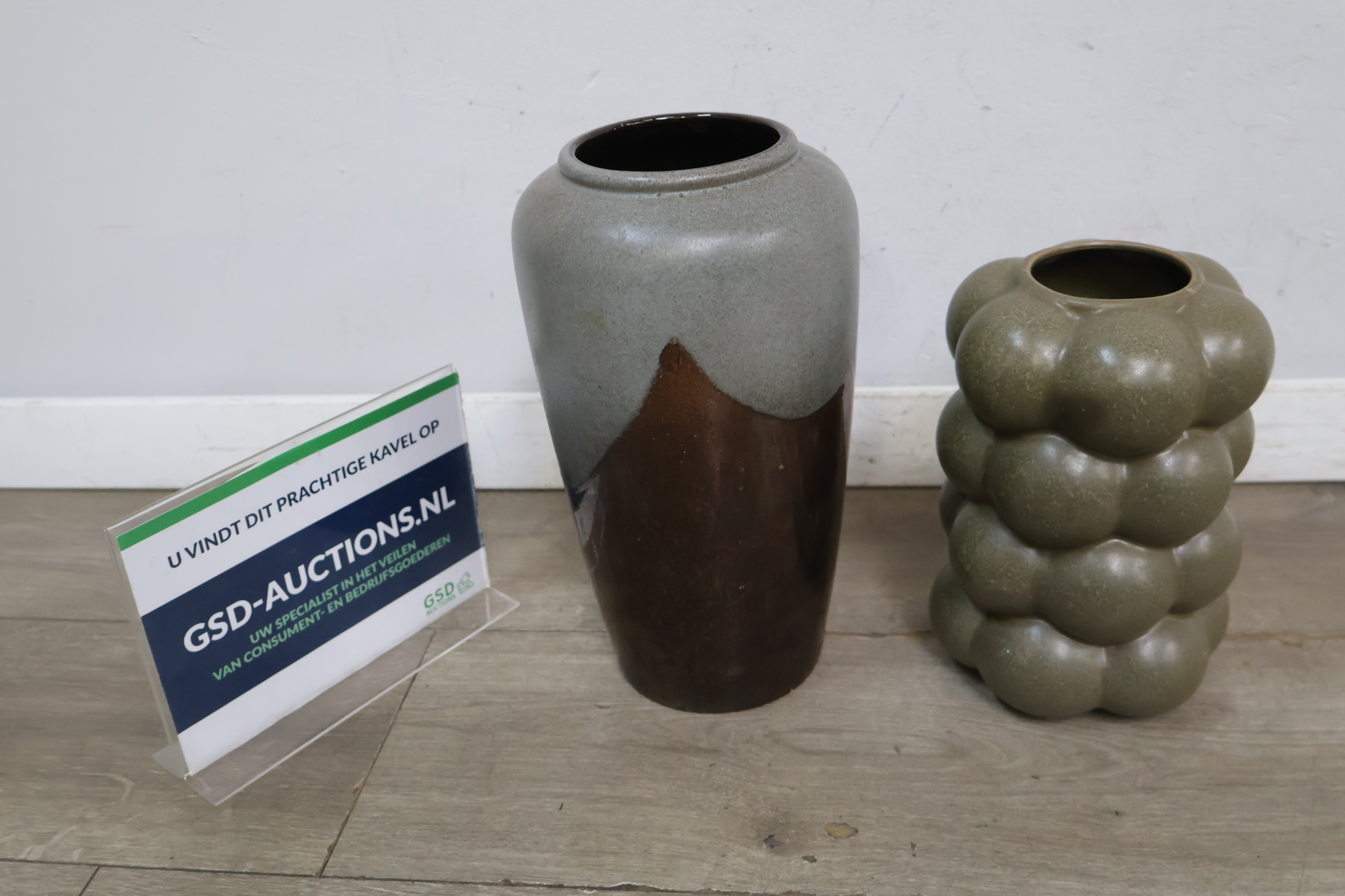 Set van twee keramische vazen – foto 2 – kavel bij GSD Auctions, Zoeterwoude