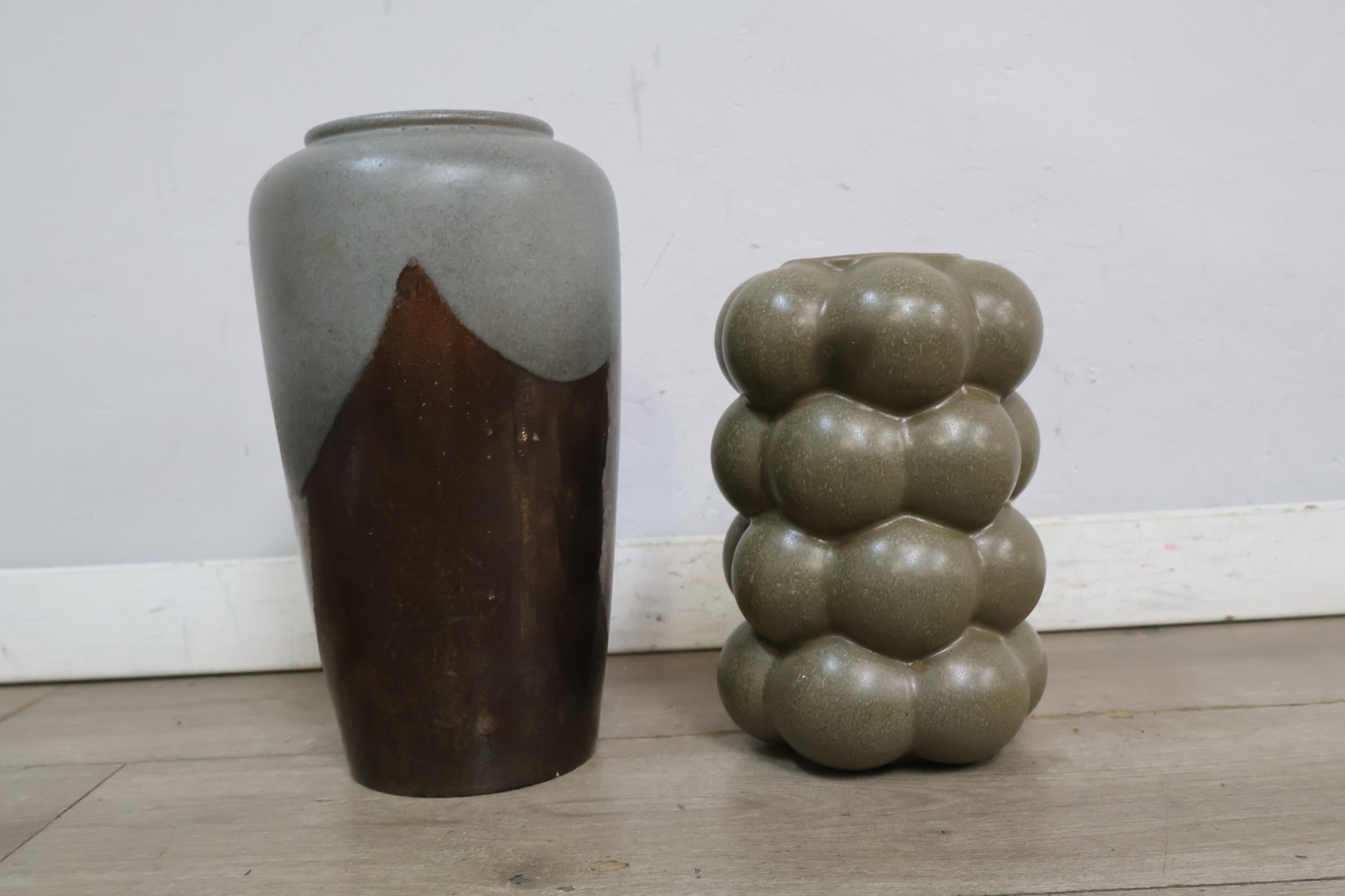 Set van twee keramische vazen – foto 4 – kavel bij GSD Auctions, Zoeterwoude