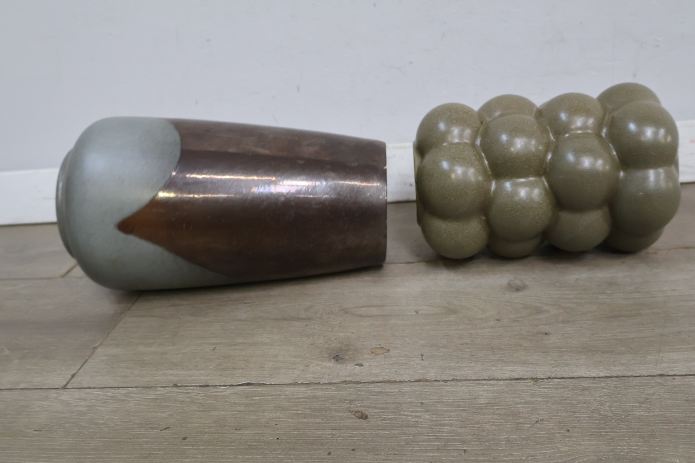 Set van twee keramische vazen – foto 6 – kavel bij GSD Auctions, Zoeterwoude