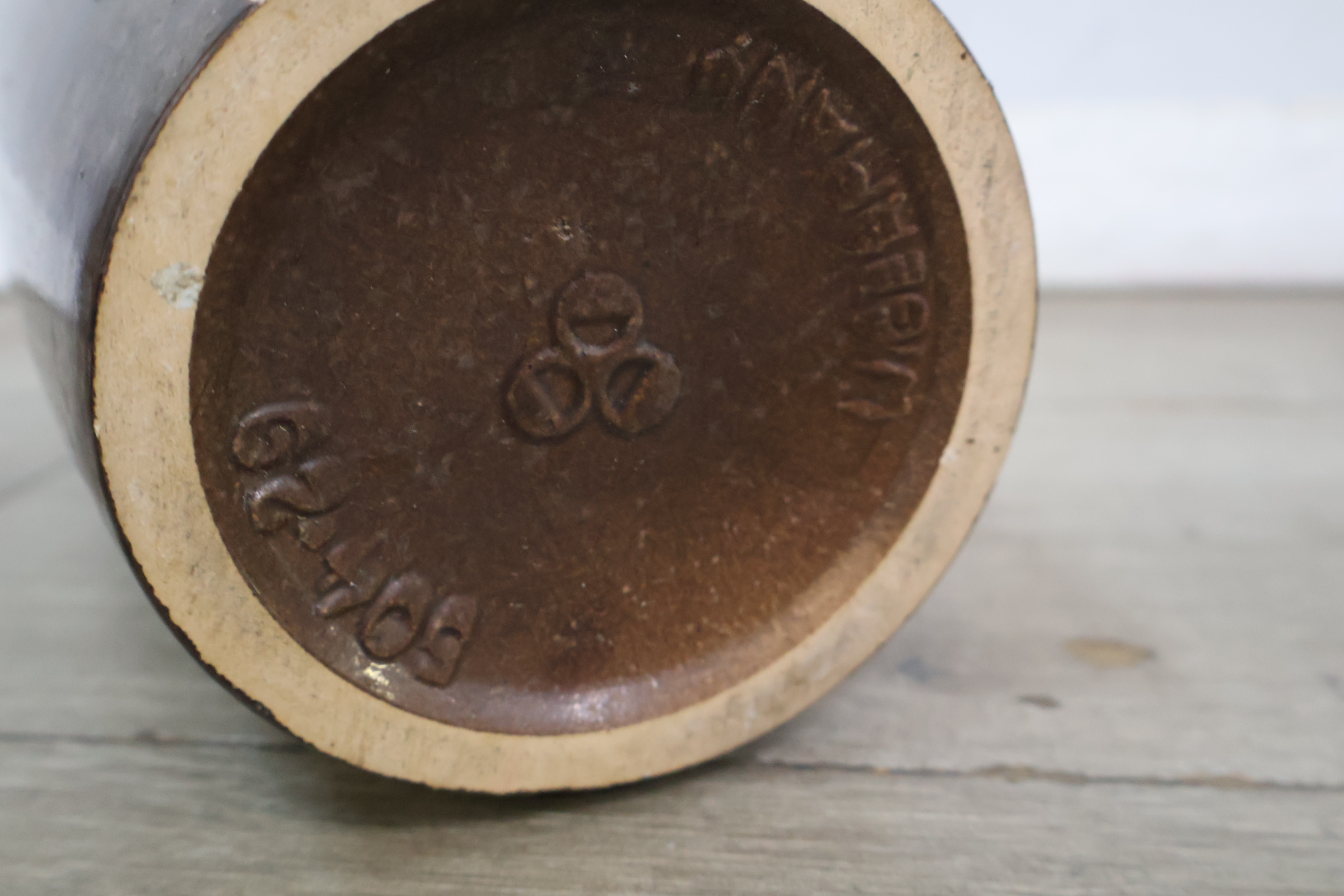 Set van twee keramische vazen – foto 10 – kavel bij GSD Auctions, Zoeterwoude