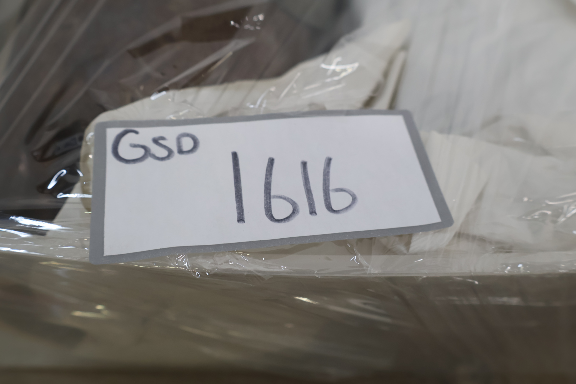 Set van twee keramische vazen – foto 17 – kavel bij GSD Auctions, Zoeterwoude