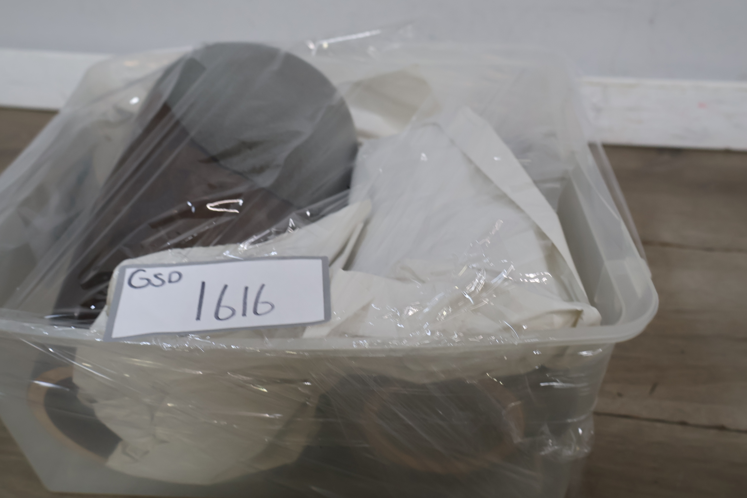 Set van twee keramische vazen – foto 18 – kavel bij GSD Auctions, Zoeterwoude