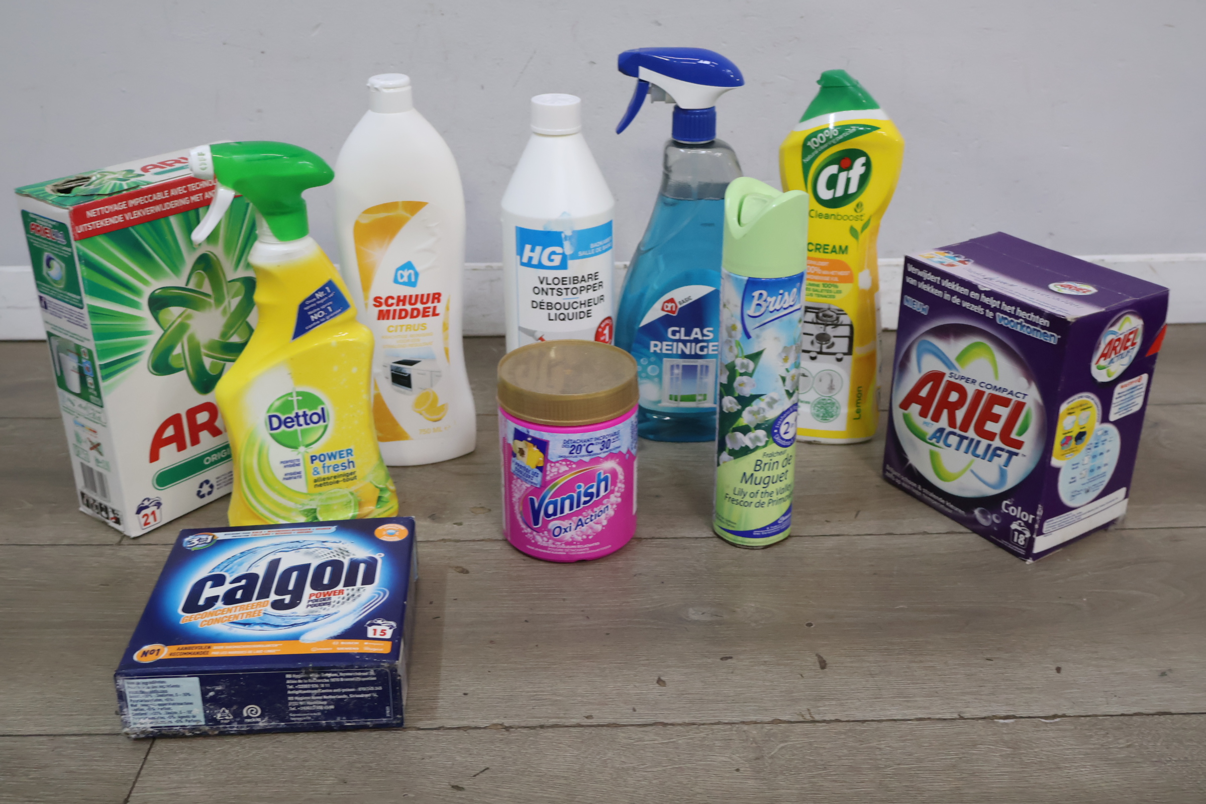 Diverse schoonmaakmiddelen inclusief Ariel en Dettol – foto 3 – kavel bij GSD Auctions, Zoeterwoude