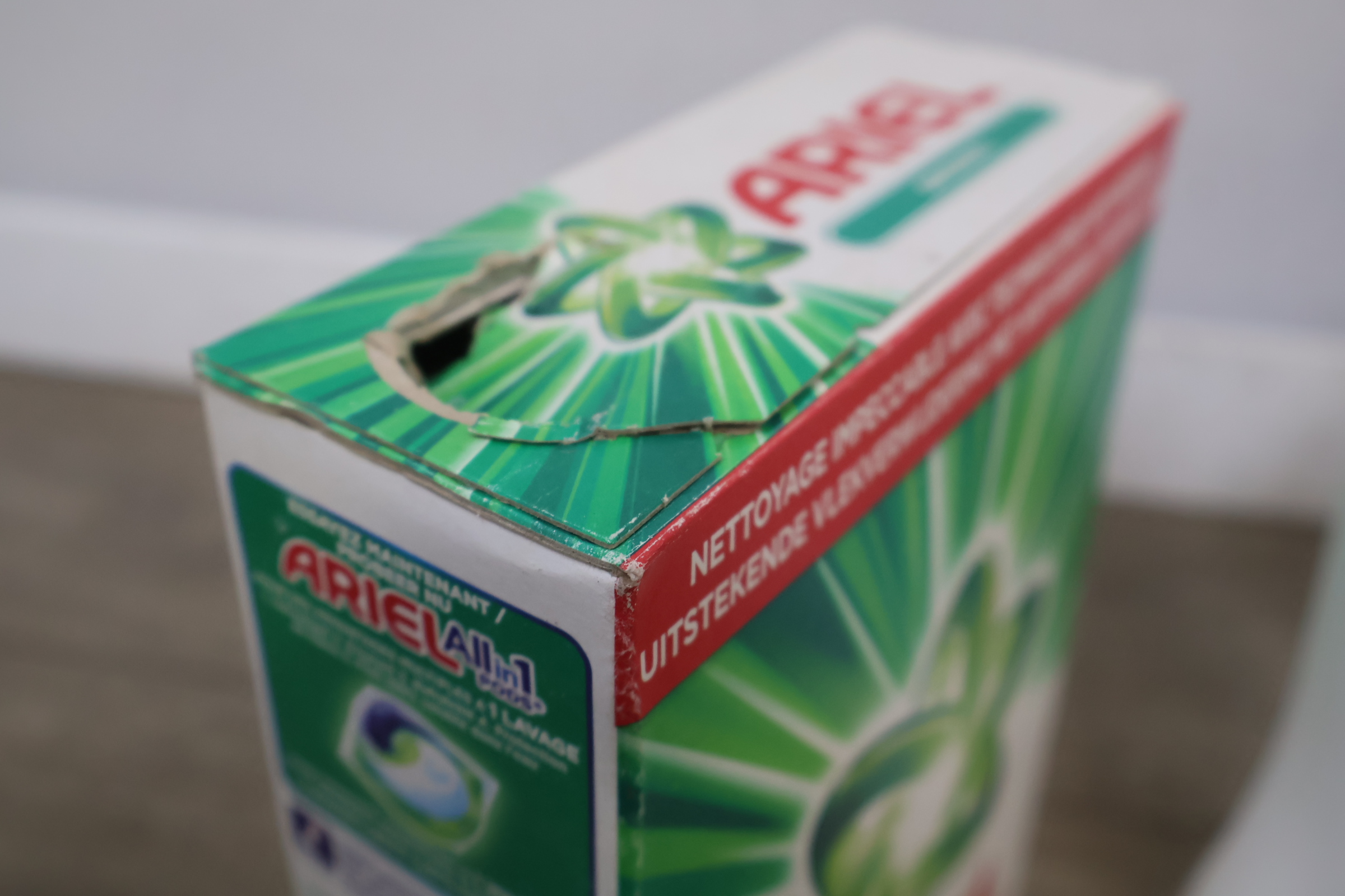Diverse schoonmaakmiddelen inclusief Ariel en Dettol – foto 6 – kavel bij GSD Auctions, Zoeterwoude