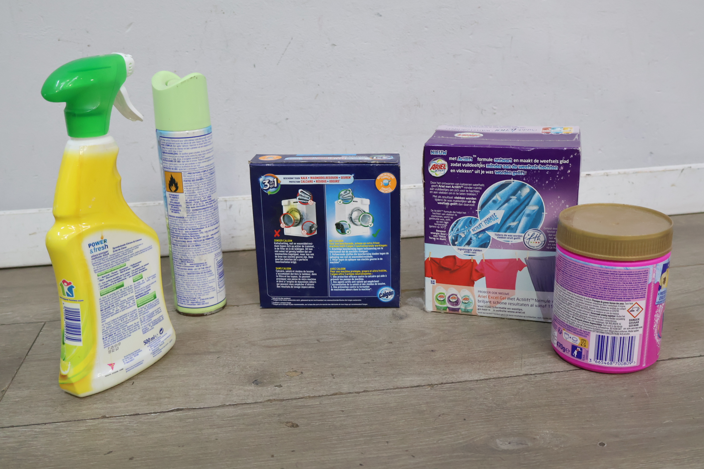 Diverse schoonmaakmiddelen inclusief Ariel en Dettol – foto 8 – kavel bij GSD Auctions, Zoeterwoude