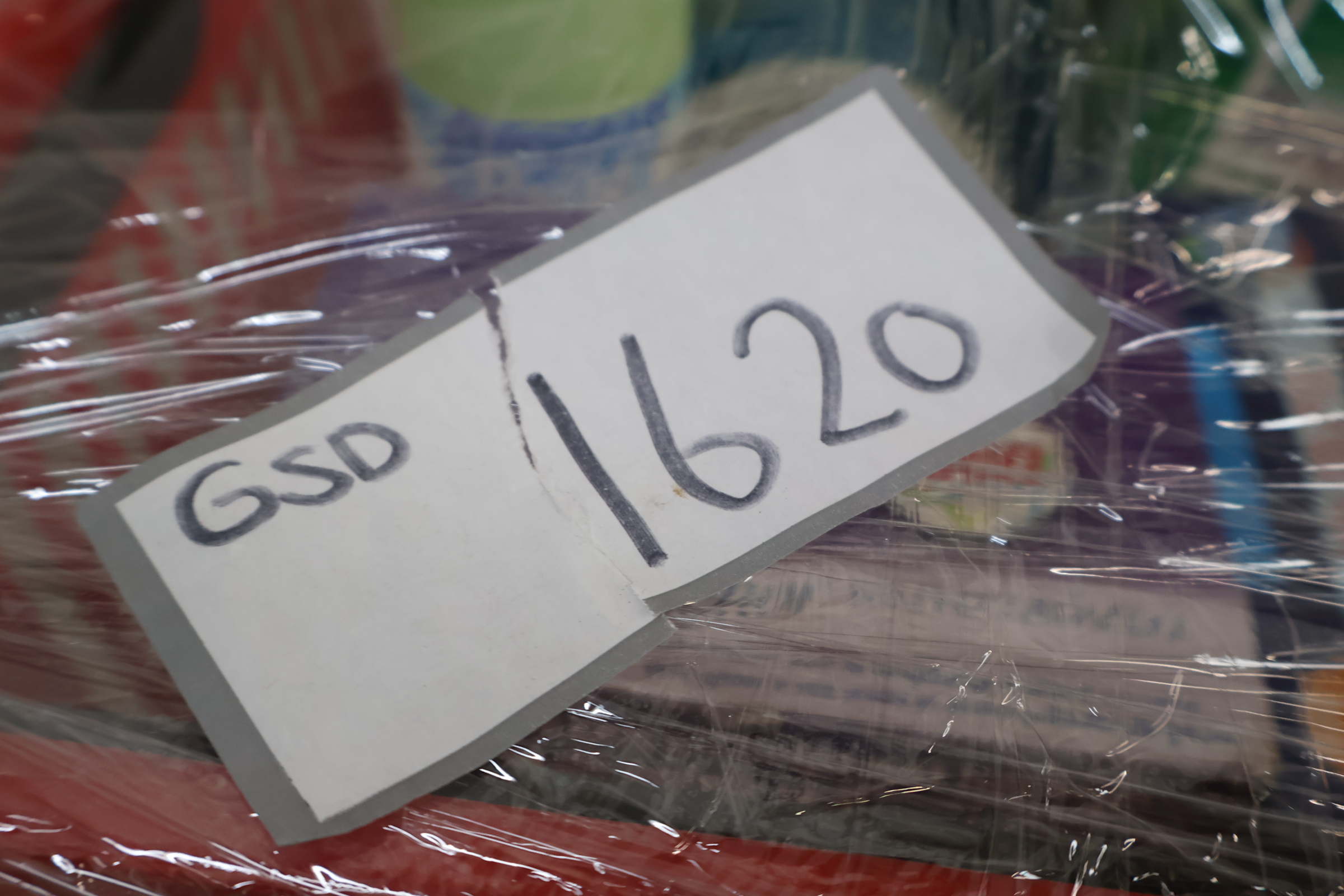 Diverse schoonmaakmiddelen inclusief Ariel en Dettol – foto 9 – kavel bij GSD Auctions, Zoeterwoude