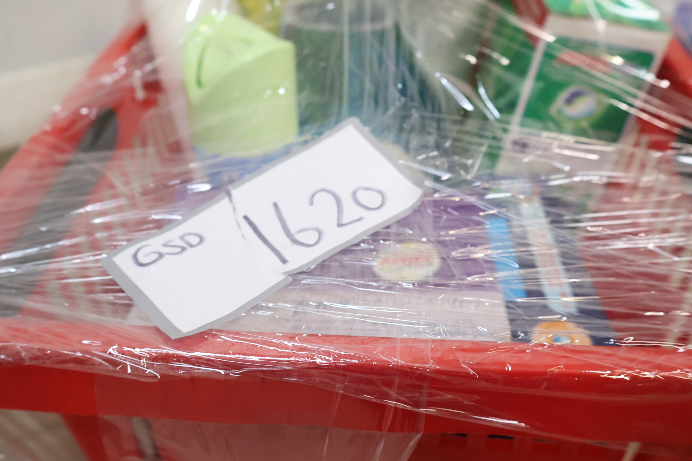 Diverse schoonmaakmiddelen inclusief Ariel en Dettol – foto 10 – kavel bij GSD Auctions, Zoeterwoude