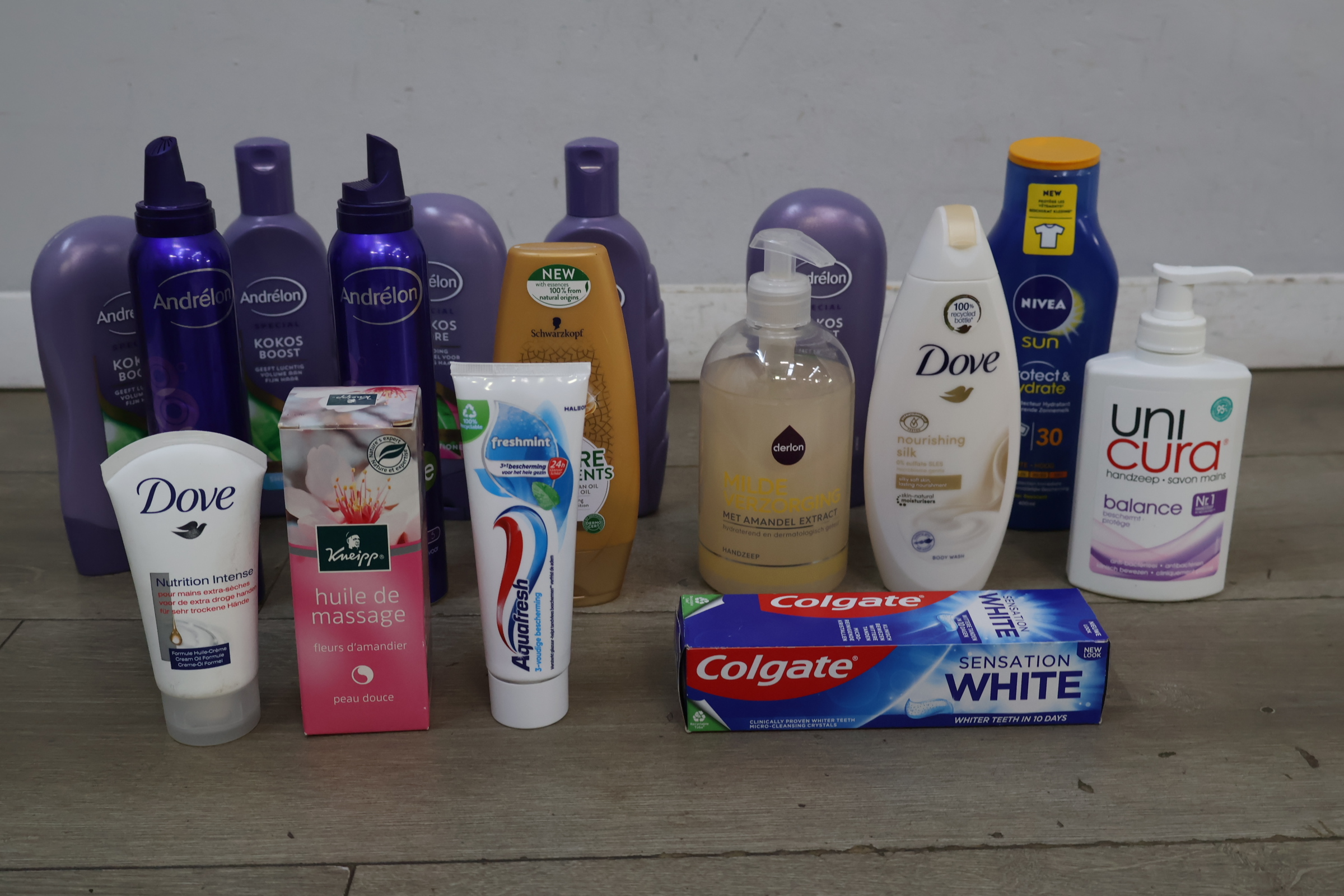Verzorgingsproducten pakket met Andrélon, Dove, Nivea en Colgate – foto 4 – kavel bij GSD Auctions, Zoeterwoude