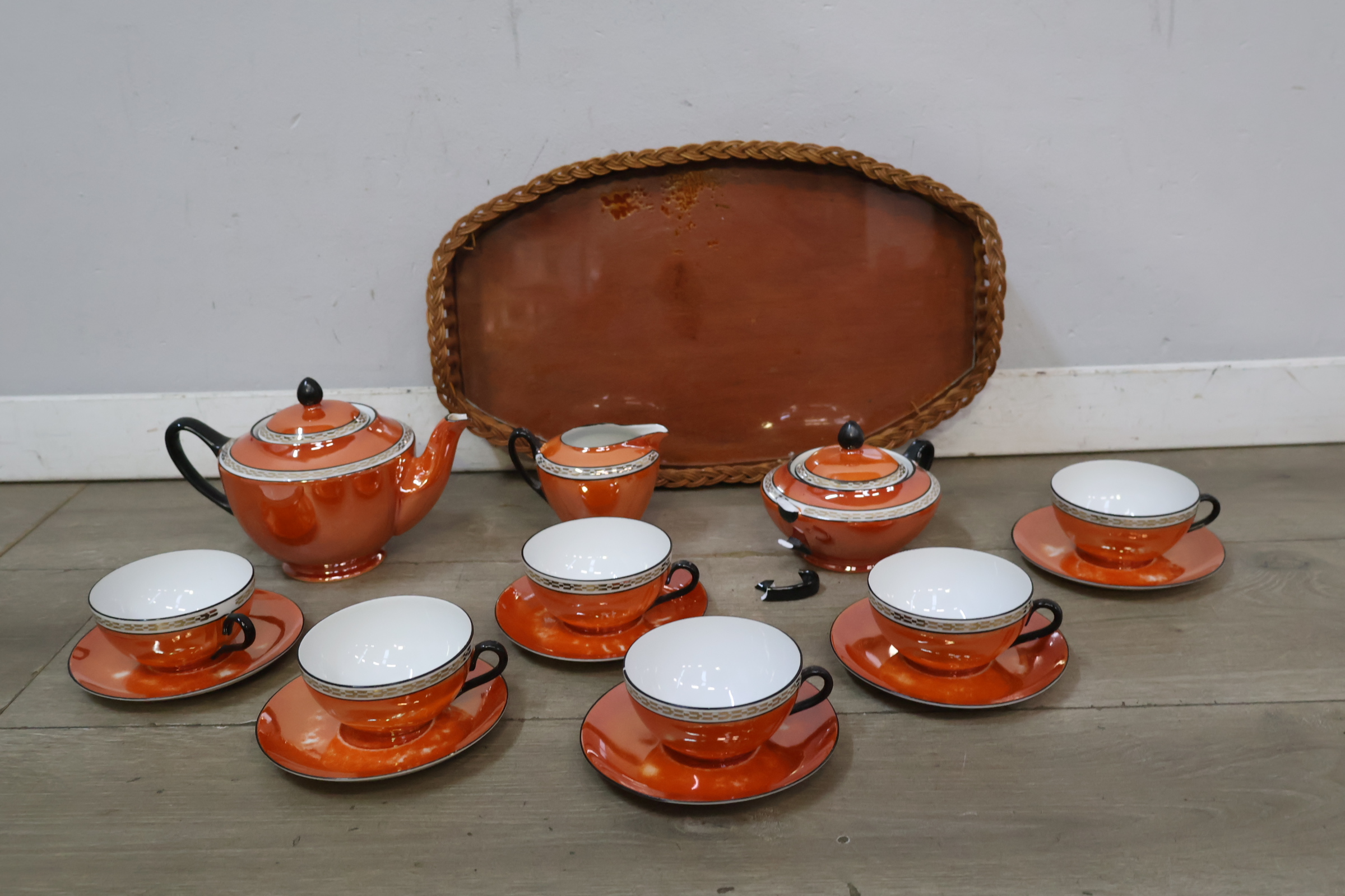 Oranje theeservies met houten dienblad – foto 4 – kavel bij GSD Auctions, Zoeterwoude