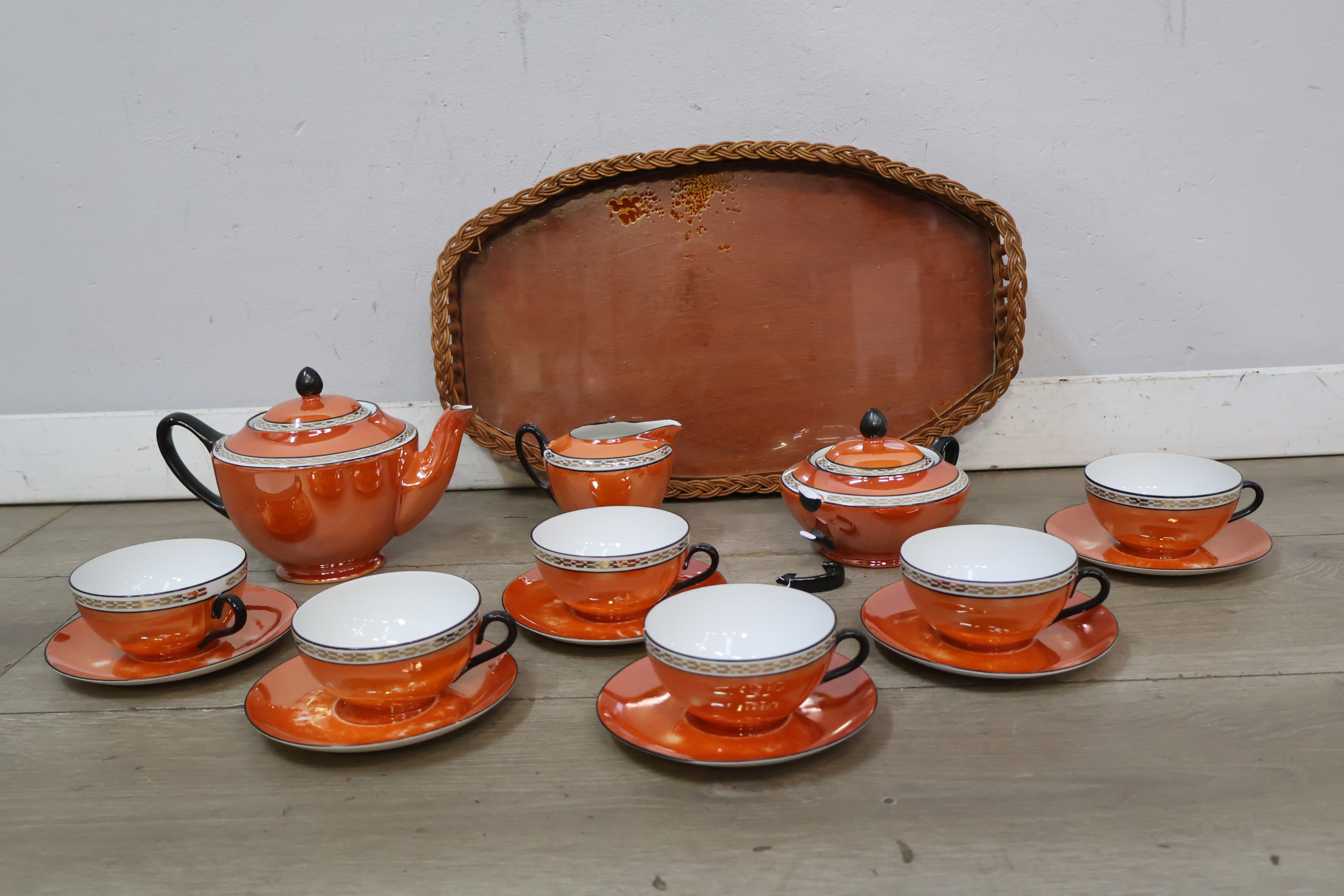 Oranje theeservies met houten dienblad – foto 5 – kavel bij GSD Auctions, Zoeterwoude