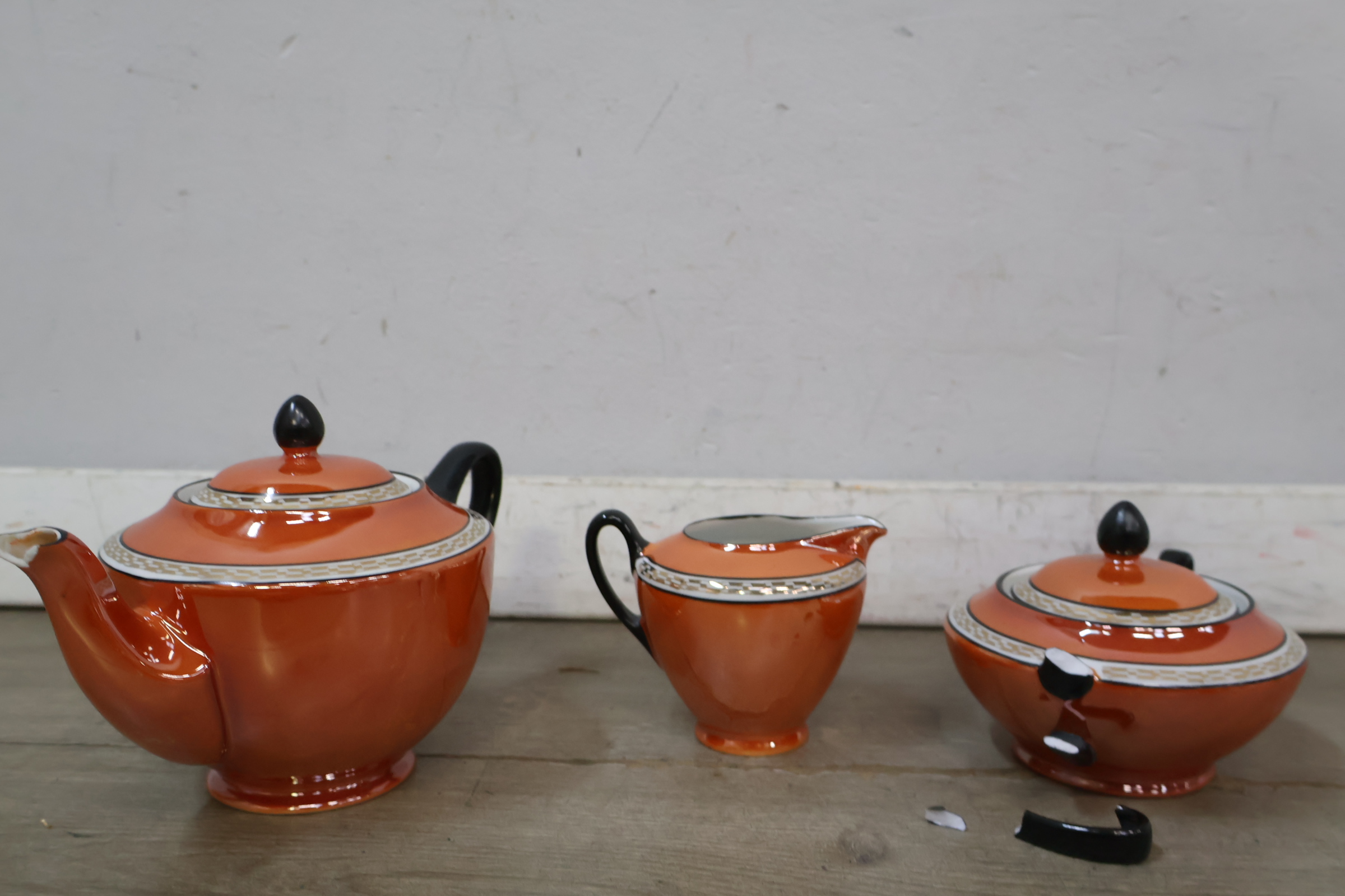 Oranje theeservies met houten dienblad – foto 6 – kavel bij GSD Auctions, Zoeterwoude