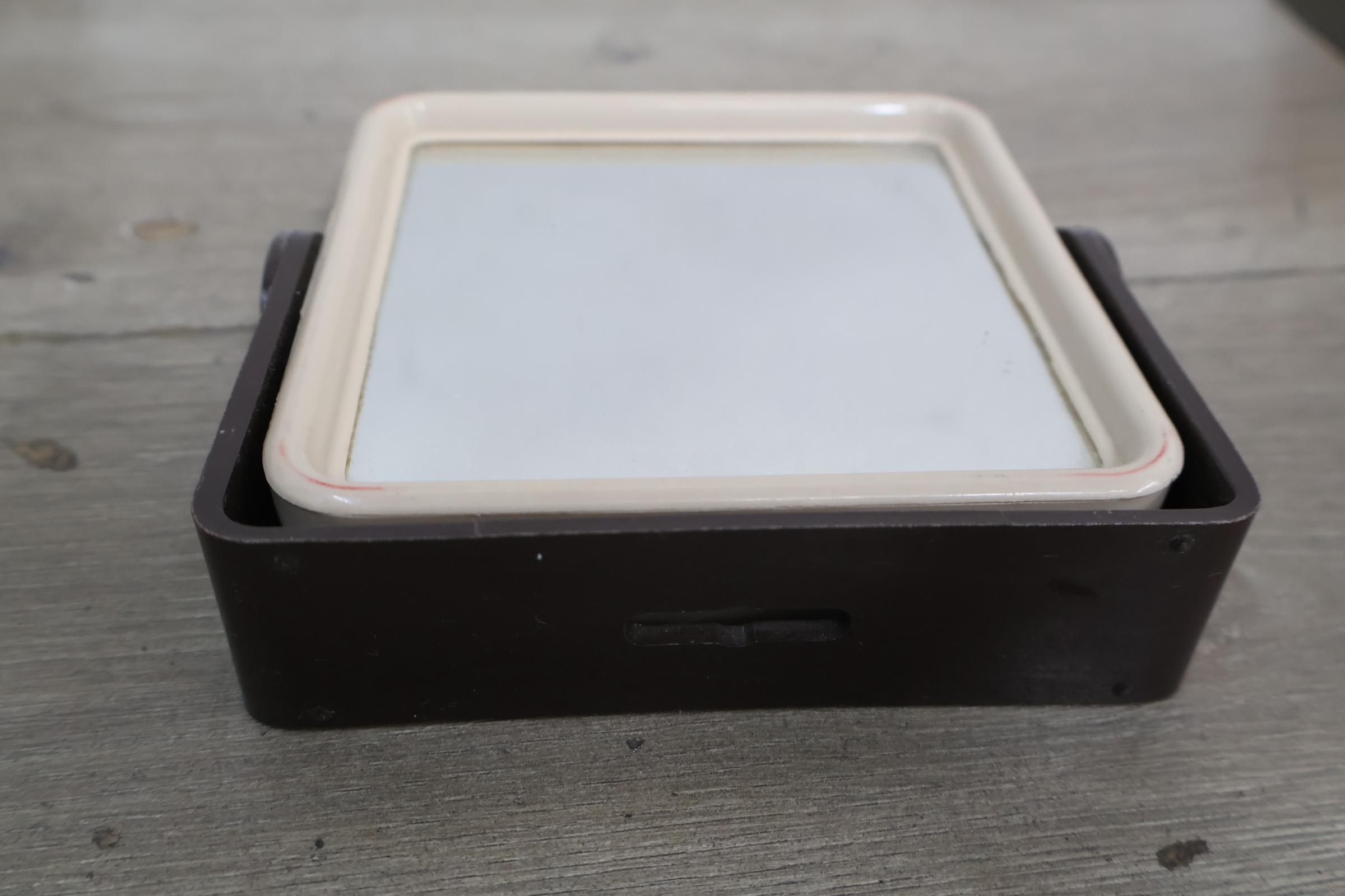 Vintage koffiepot set met mokken en metalen accessoires – foto 8 – kavel bij GSD Auctions, Zoeterwoude