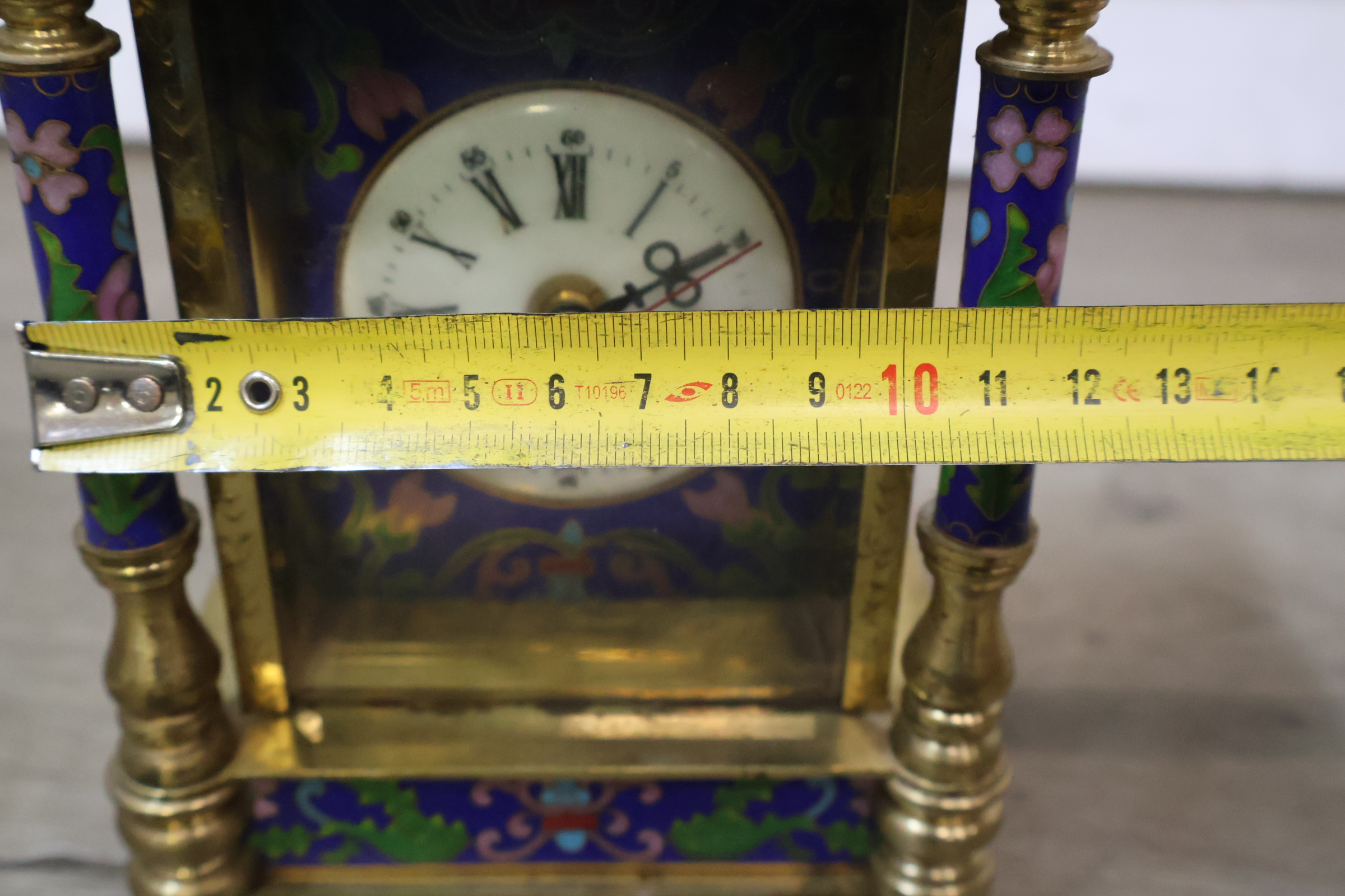 Kleine kleurrijke antieke pendule met cloisonné decoratie – foto 18 – kavel bij GSD Auctions, Zoeterwoude