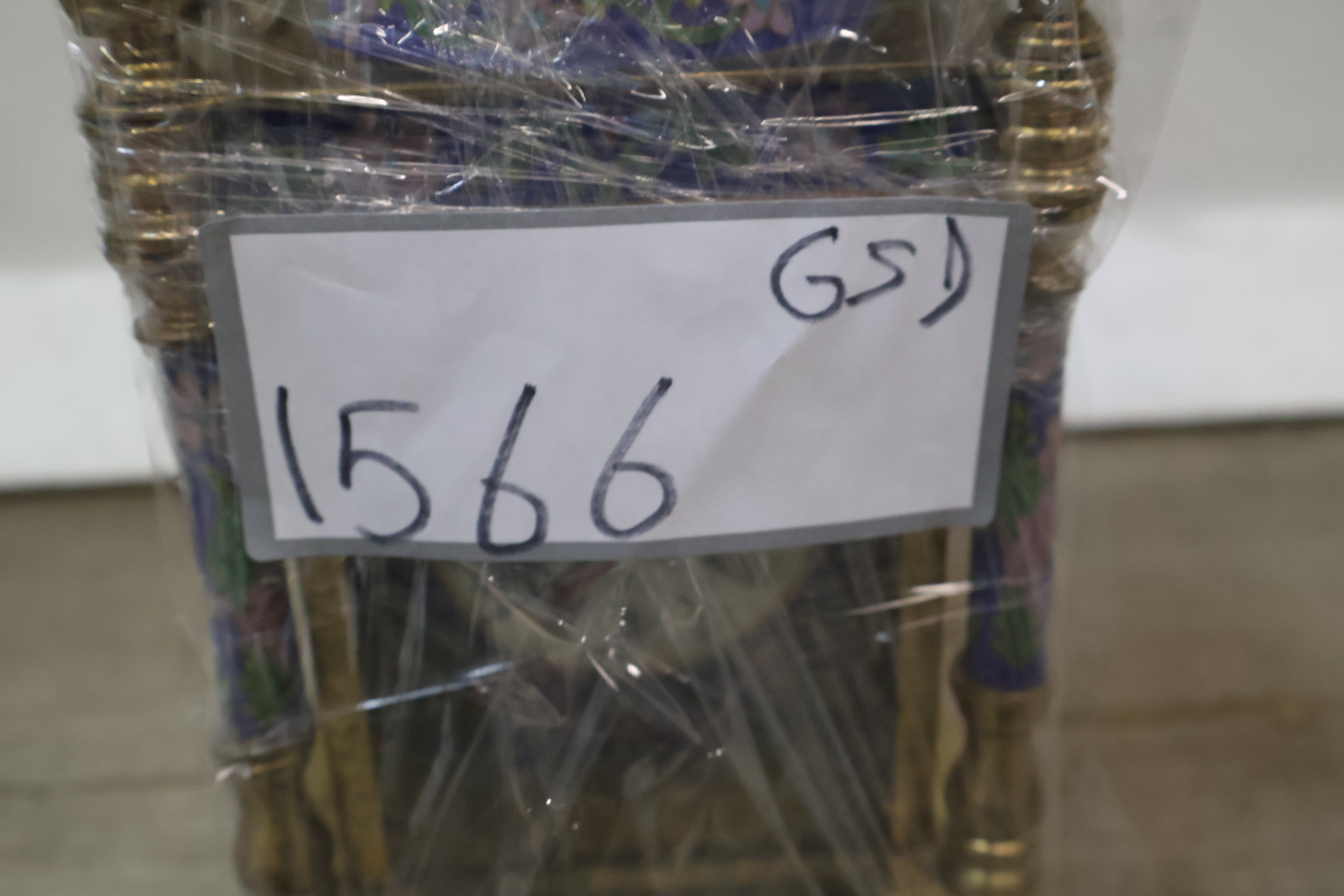 Kleine kleurrijke antieke pendule met cloisonné decoratie – foto 20 – kavel bij GSD Auctions, Zoeterwoude