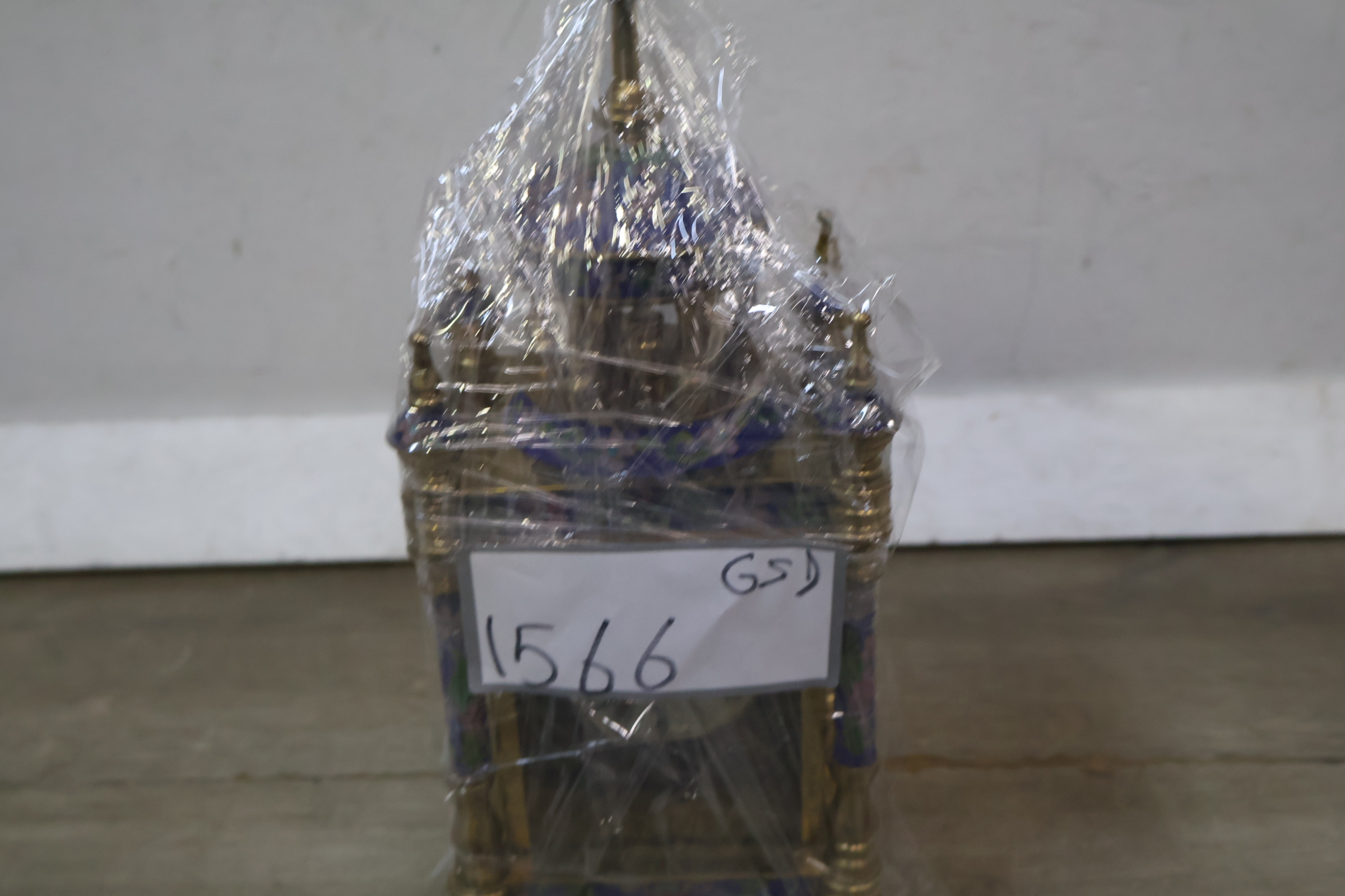 Kleine kleurrijke antieke pendule met cloisonné decoratie – foto 21 – kavel bij GSD Auctions, Zoeterwoude