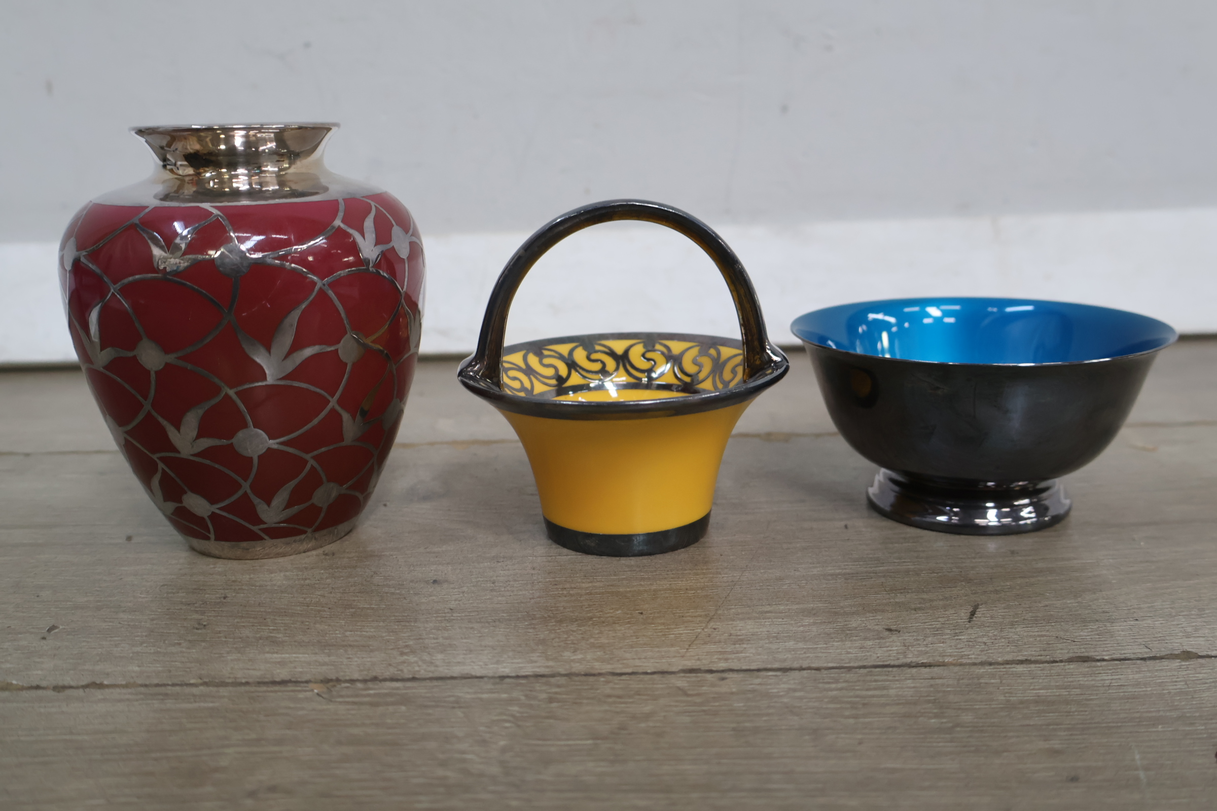 Set van drie vazen in verschillende kleuren – foto 5 – kavel bij GSD Auctions, Zoeterwoude