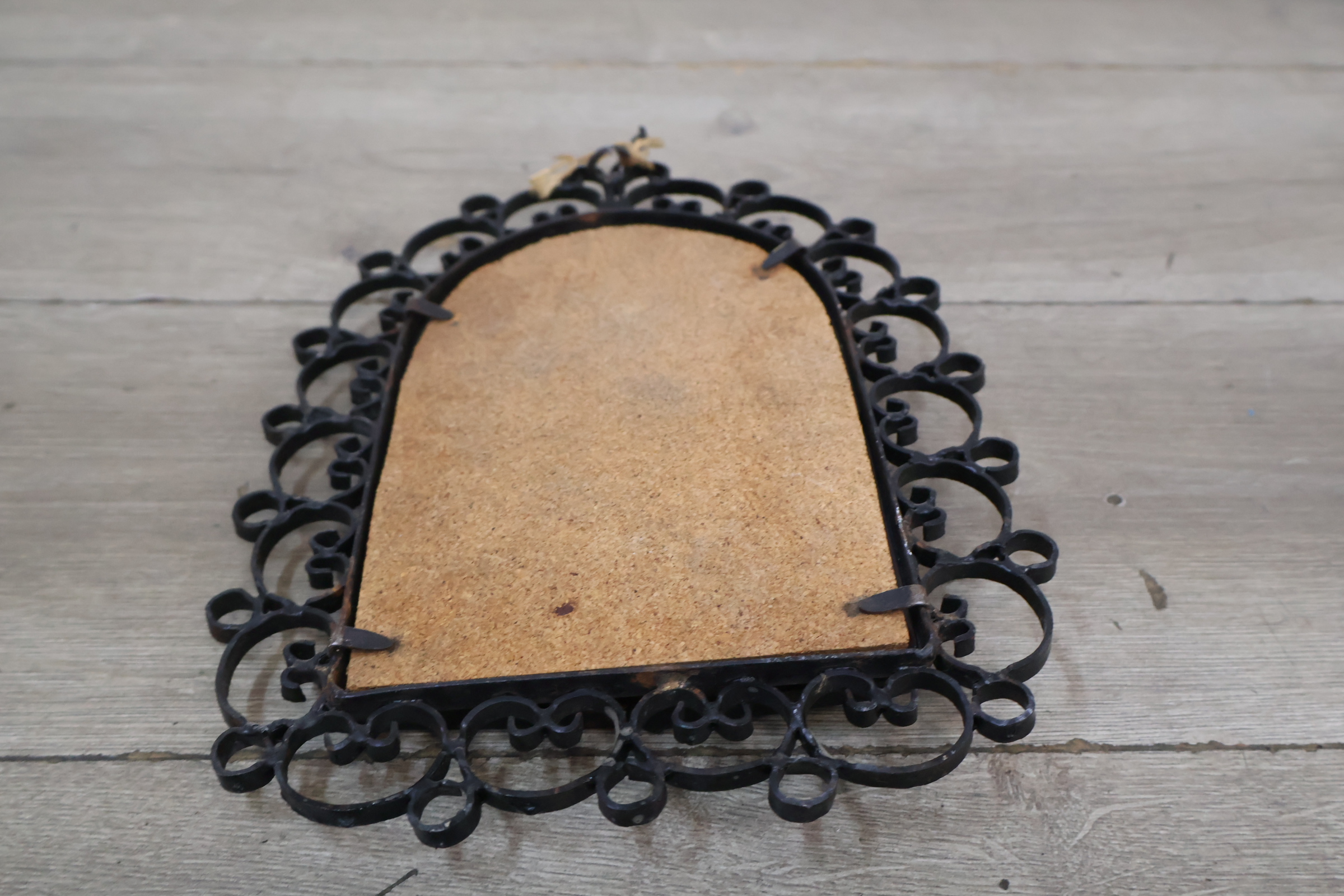 Smeedijzeren decoratieve spiegel met krullenlijst – foto 14 – kavel bij GSD Auctions, Zoeterwoude