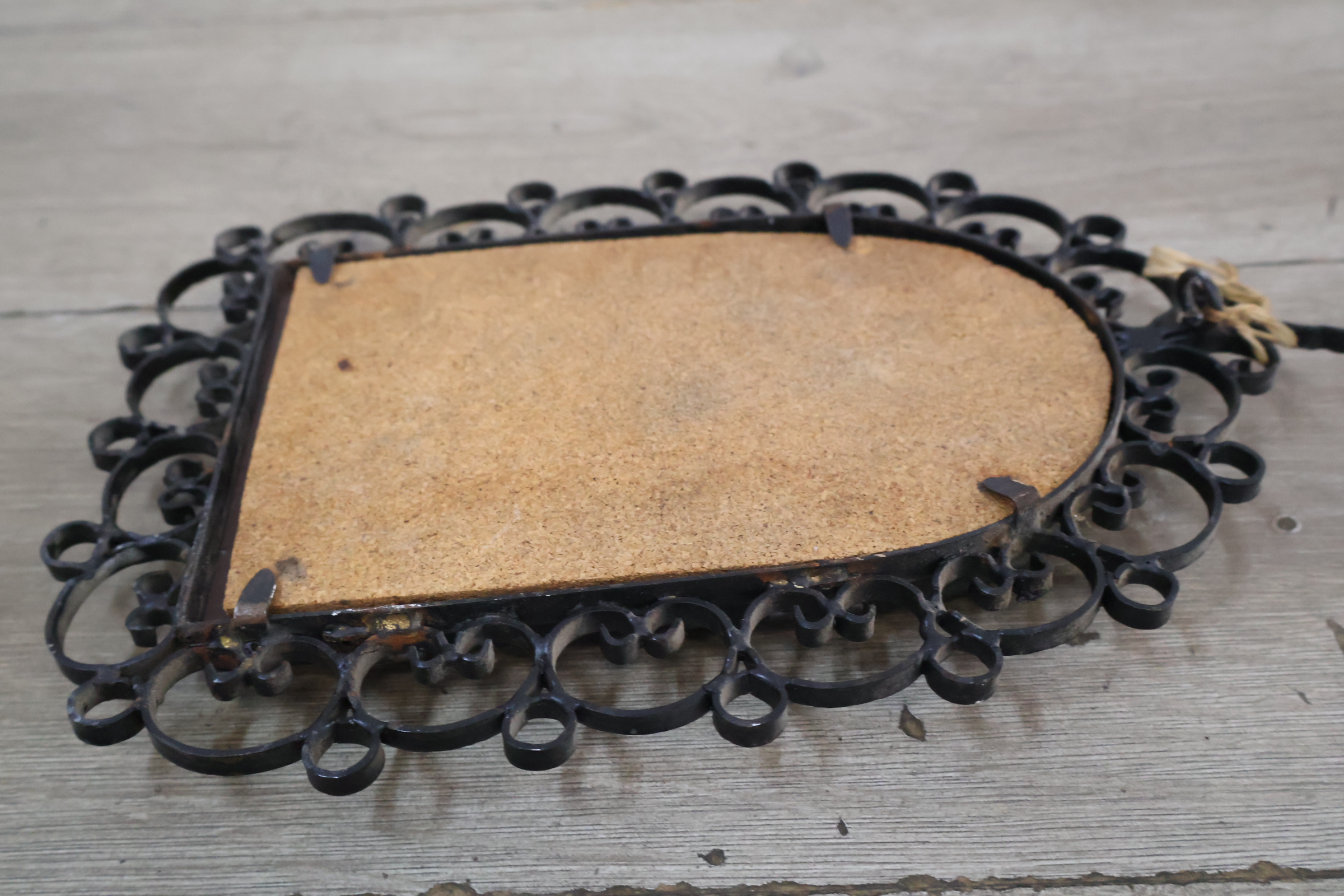 Smeedijzeren decoratieve spiegel met krullenlijst – foto 15 – kavel bij GSD Auctions, Zoeterwoude