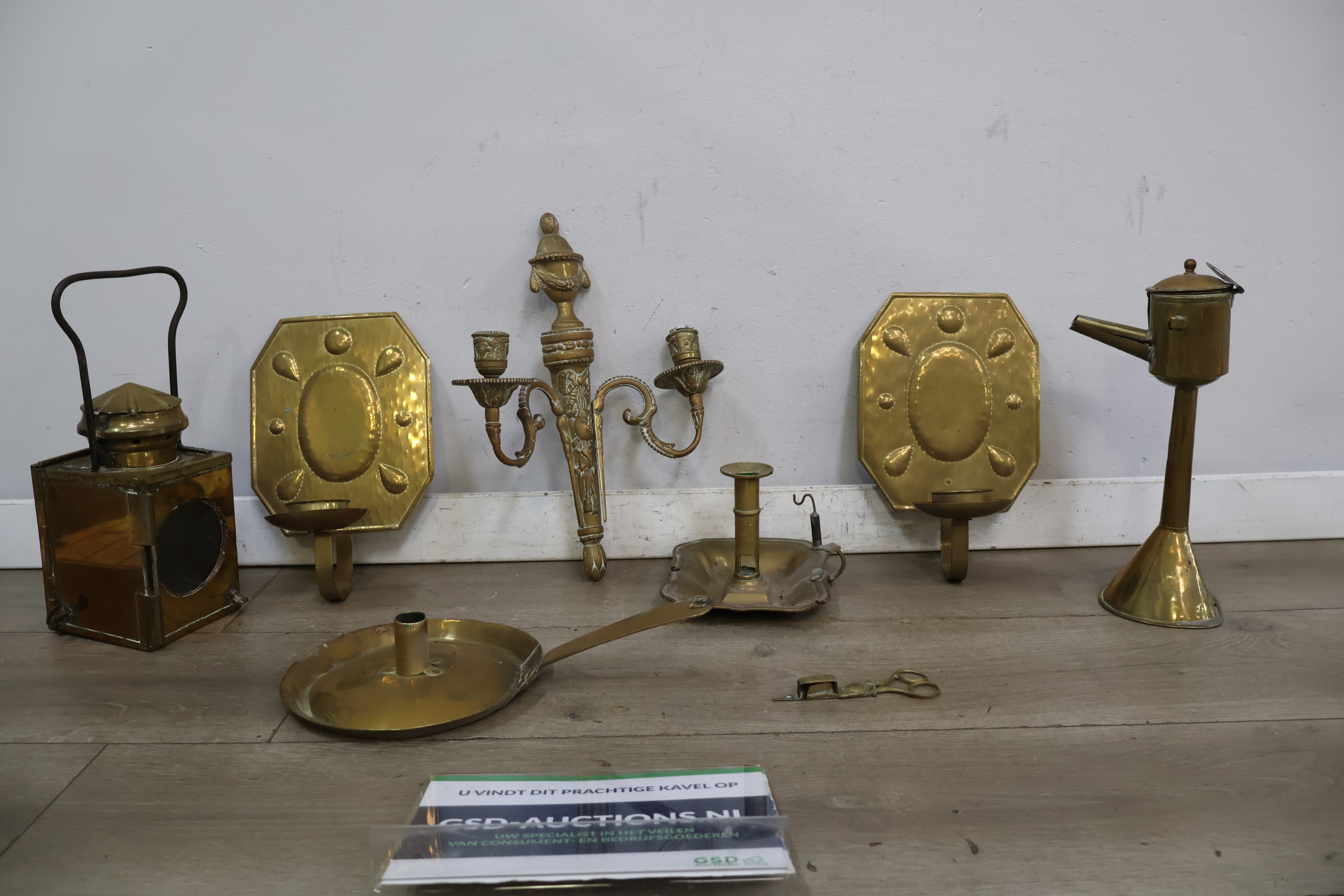Set koperkleurige kandelaars en wandkandelaars en assortiment – foto 2 – kavel bij GSD Auctions, Zoeterwoude