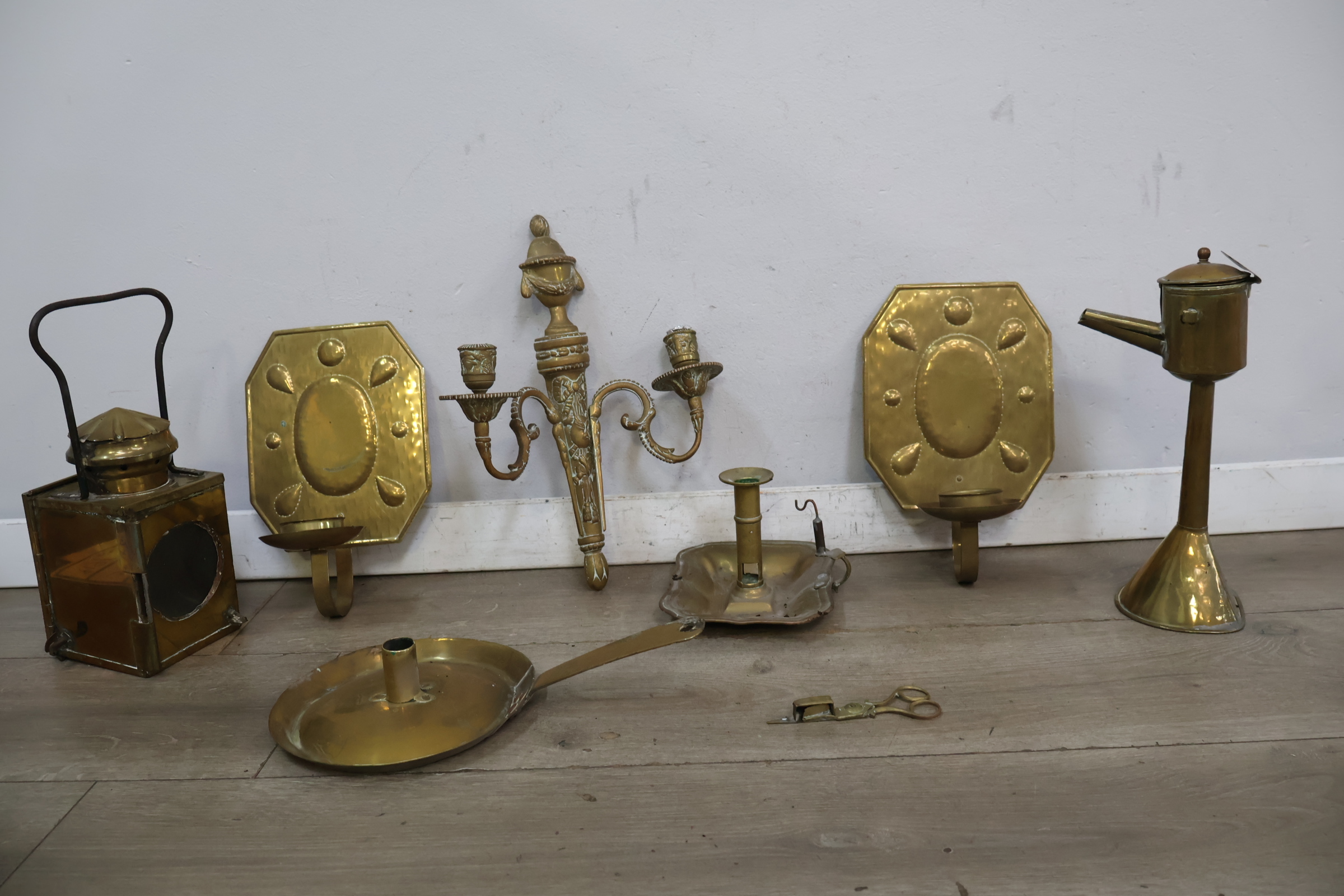 Set koperkleurige kandelaars en wandkandelaars en assortiment – foto 3 – kavel bij GSD Auctions, Zoeterwoude