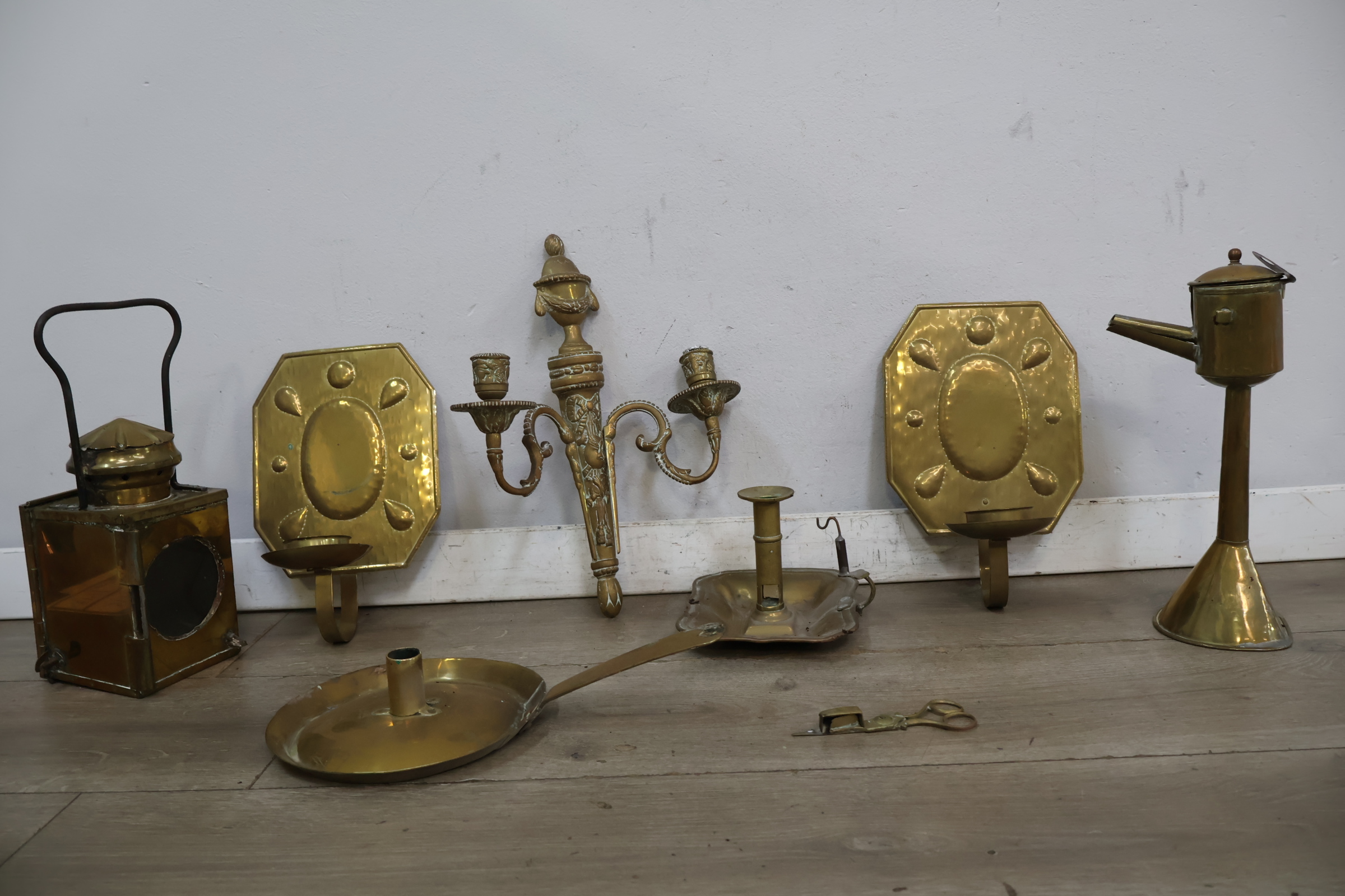 Set koperkleurige kandelaars en wandkandelaars en assortiment – foto 4 – kavel bij GSD Auctions, Zoeterwoude