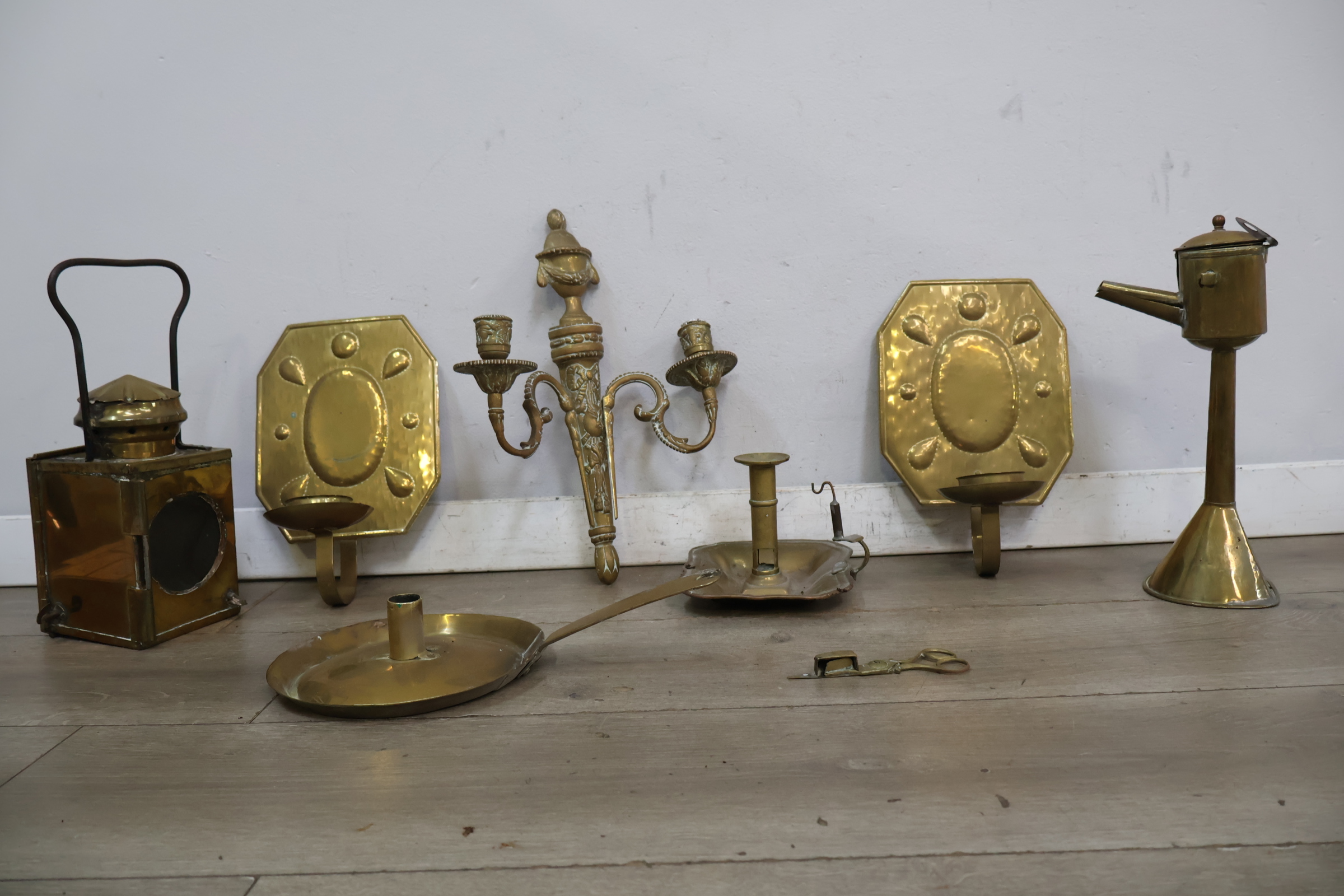 Set koperkleurige kandelaars en wandkandelaars en assortiment – foto 5 – kavel bij GSD Auctions, Zoeterwoude