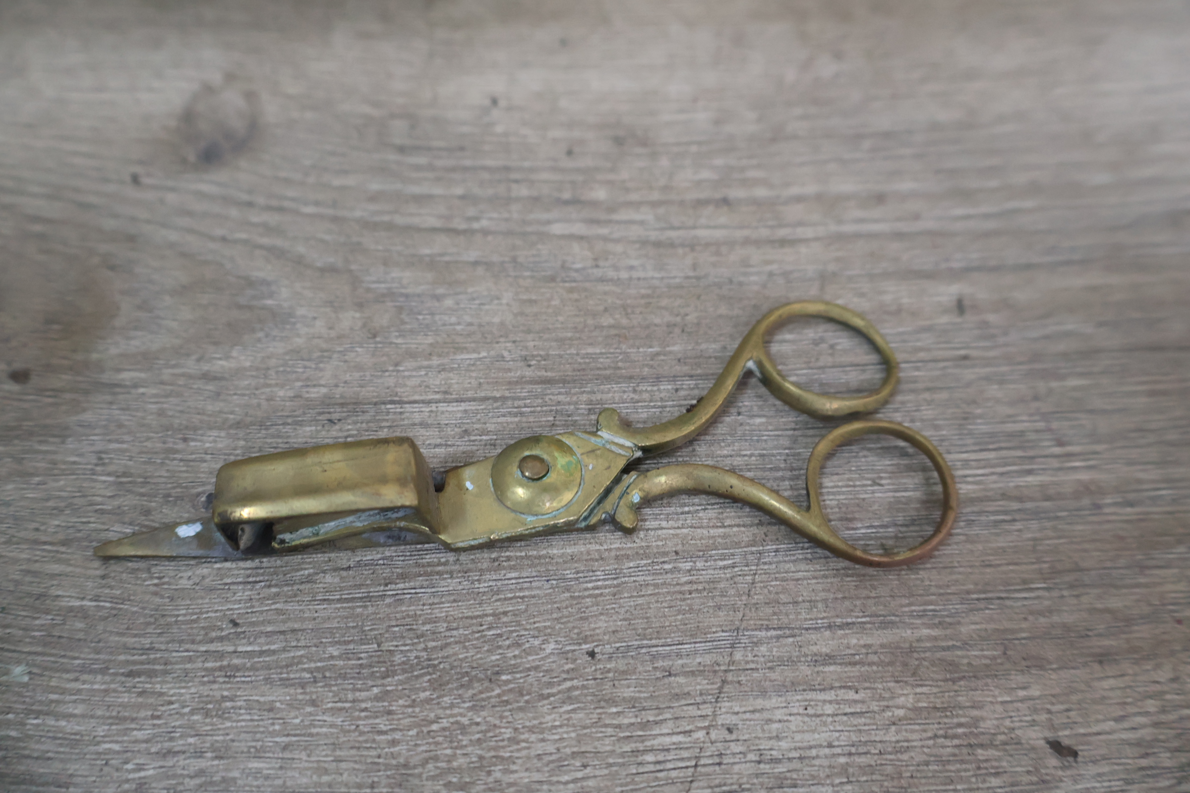 Set koperkleurige kandelaars en wandkandelaars en assortiment – foto 6 – kavel bij GSD Auctions, Zoeterwoude