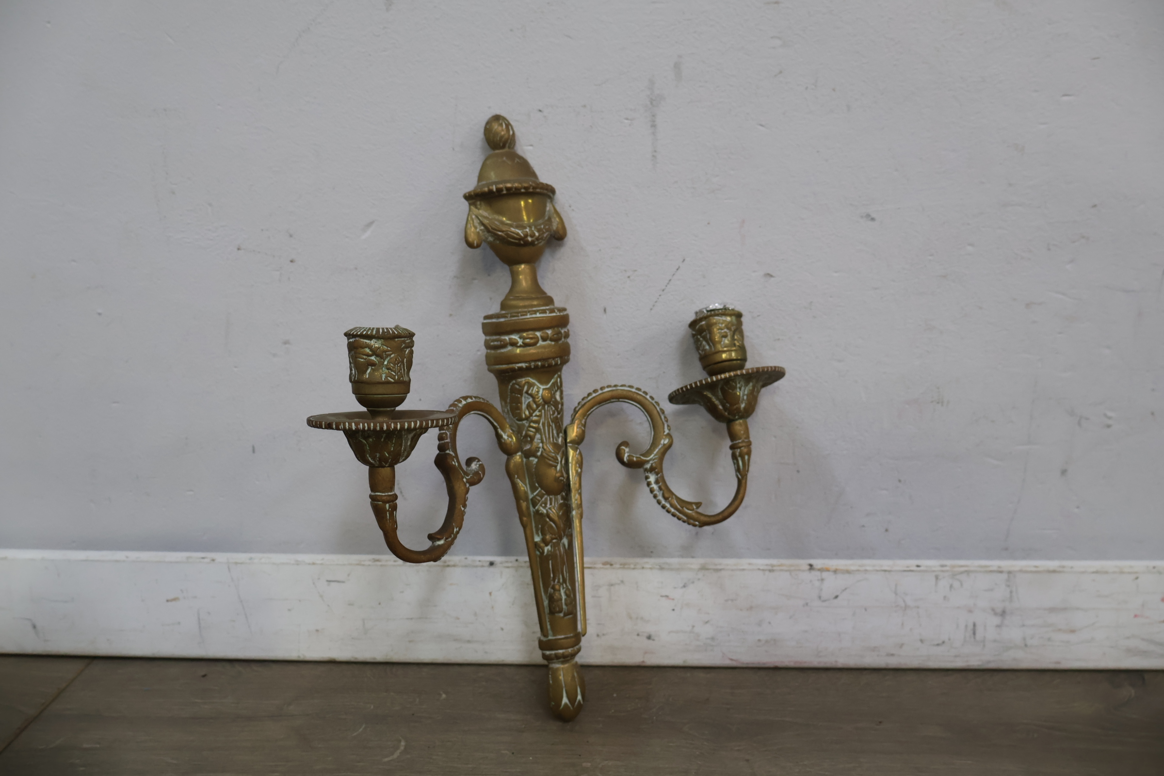 Set koperkleurige kandelaars en wandkandelaars en assortiment – foto 9 – kavel bij GSD Auctions, Zoeterwoude