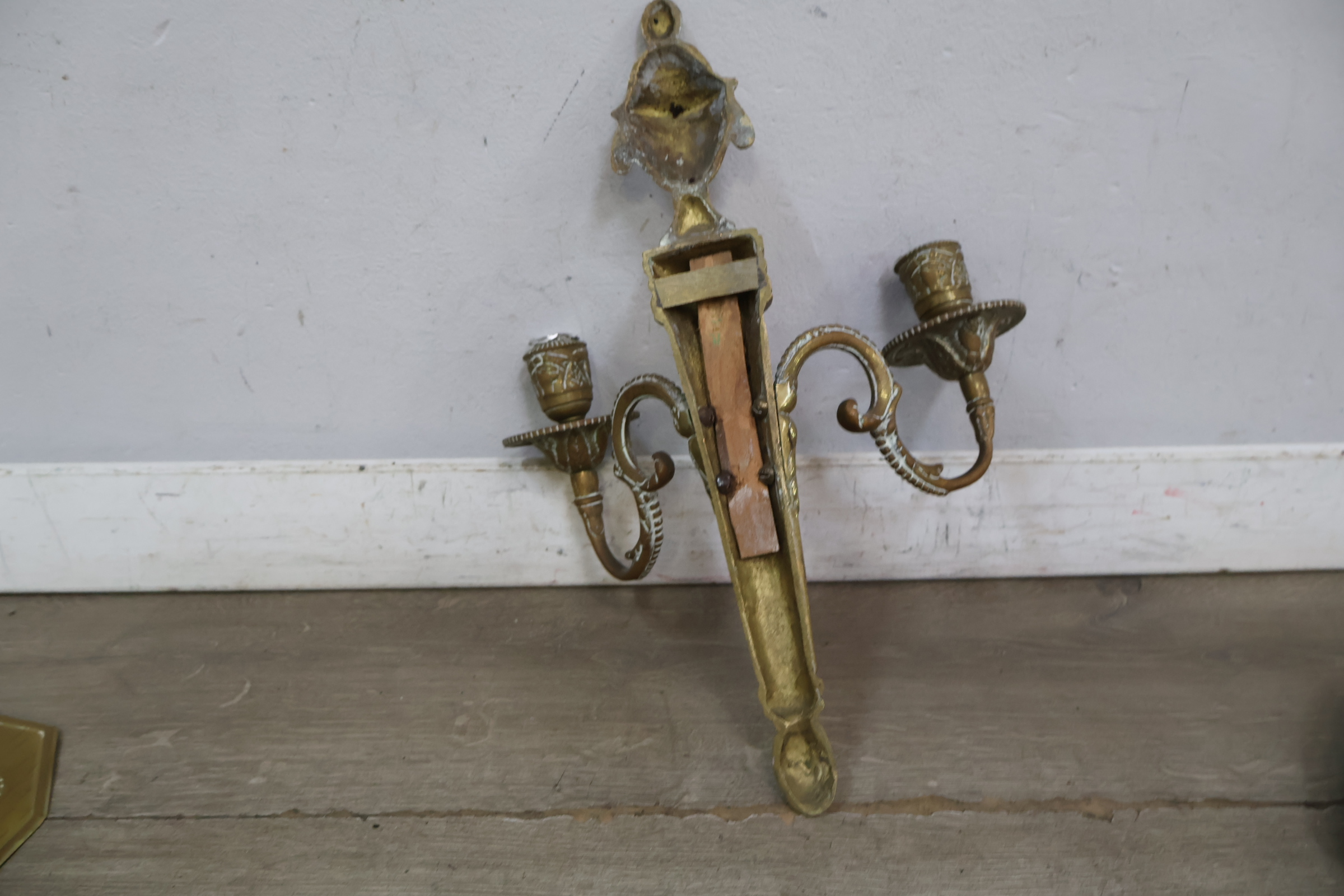 Set koperkleurige kandelaars en wandkandelaars en assortiment – foto 12 – kavel bij GSD Auctions, Zoeterwoude