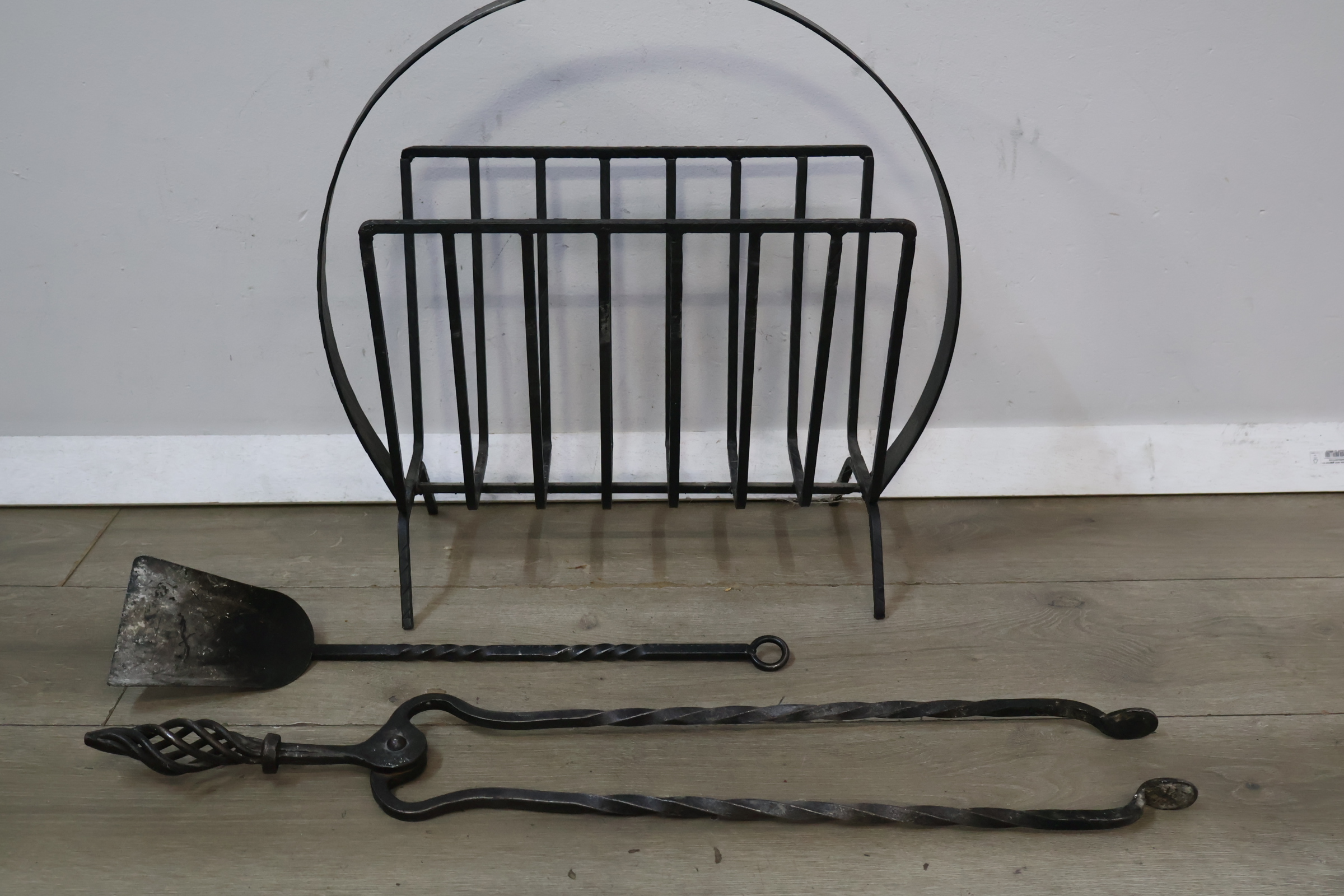 Smeedijzeren haardset met houtrek – foto 4 – kavel bij GSD Auctions, Zoeterwoude