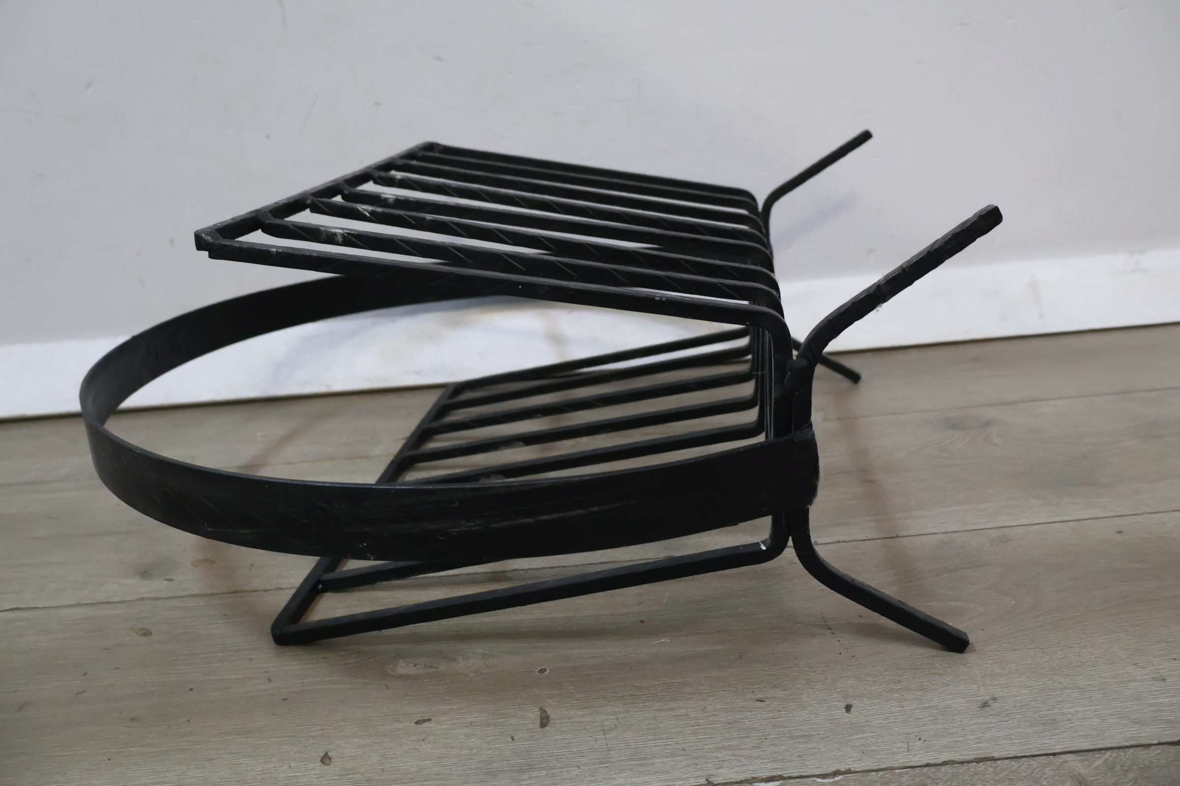 Smeedijzeren haardset met houtrek – foto 8 – kavel bij GSD Auctions, Zoeterwoude