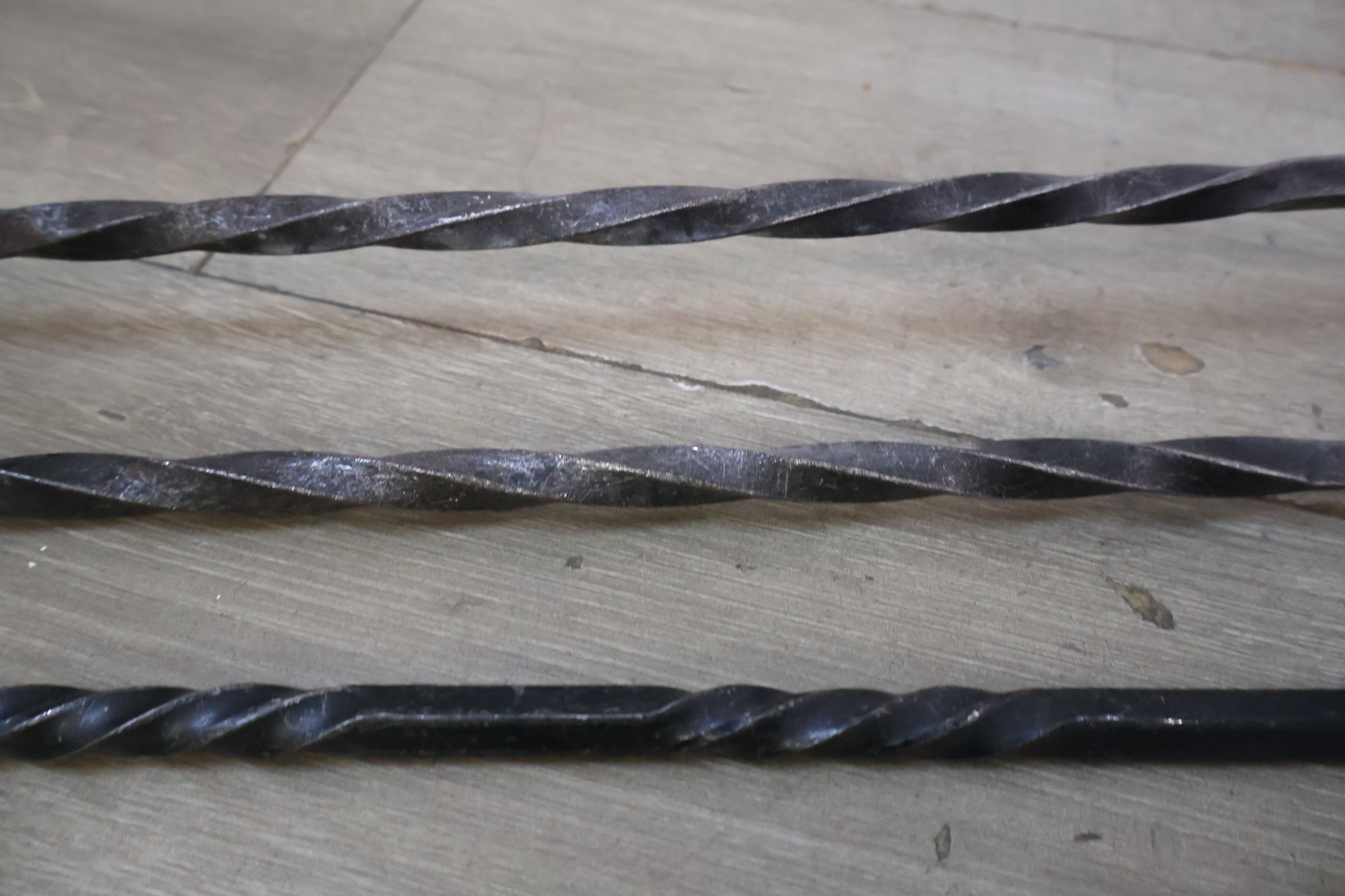 Smeedijzeren haardset met houtrek – foto 14 – kavel bij GSD Auctions, Zoeterwoude