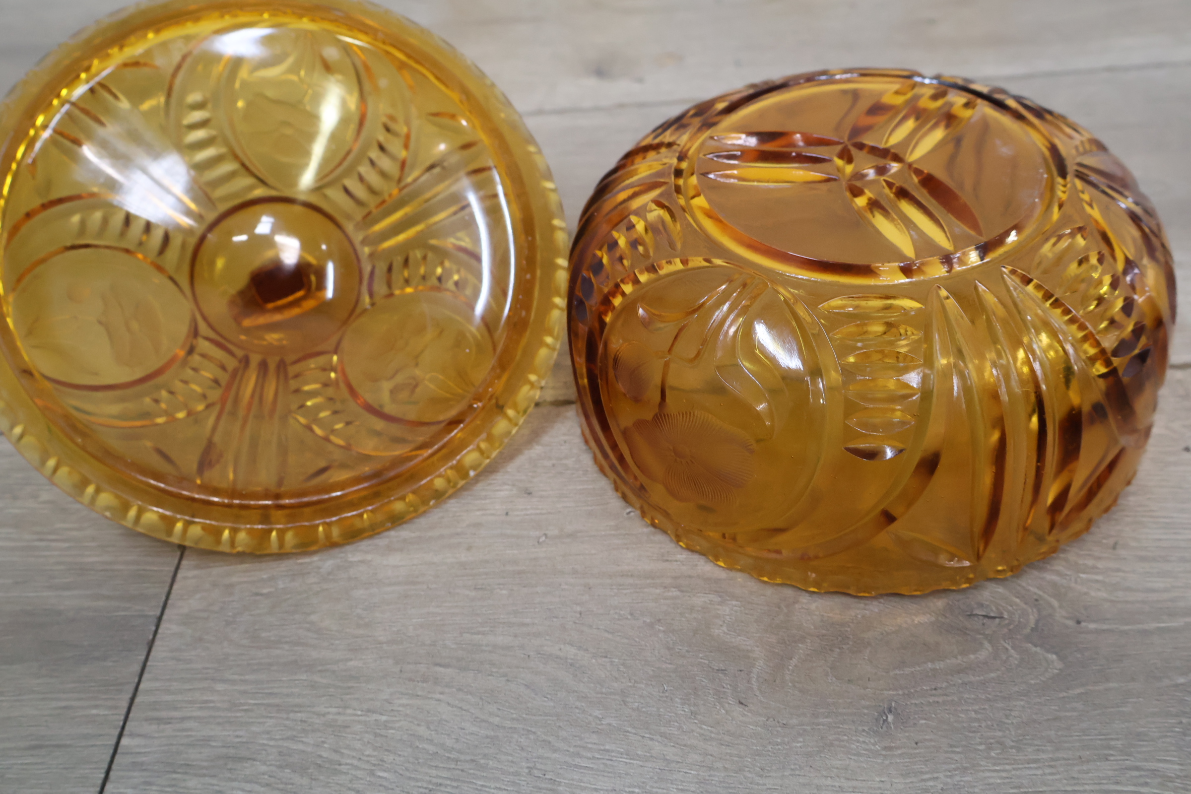 Set van oranje glazen zoals likeurglazen met dekselpot – foto 8 – kavel bij GSD Auctions, Zoeterwoude