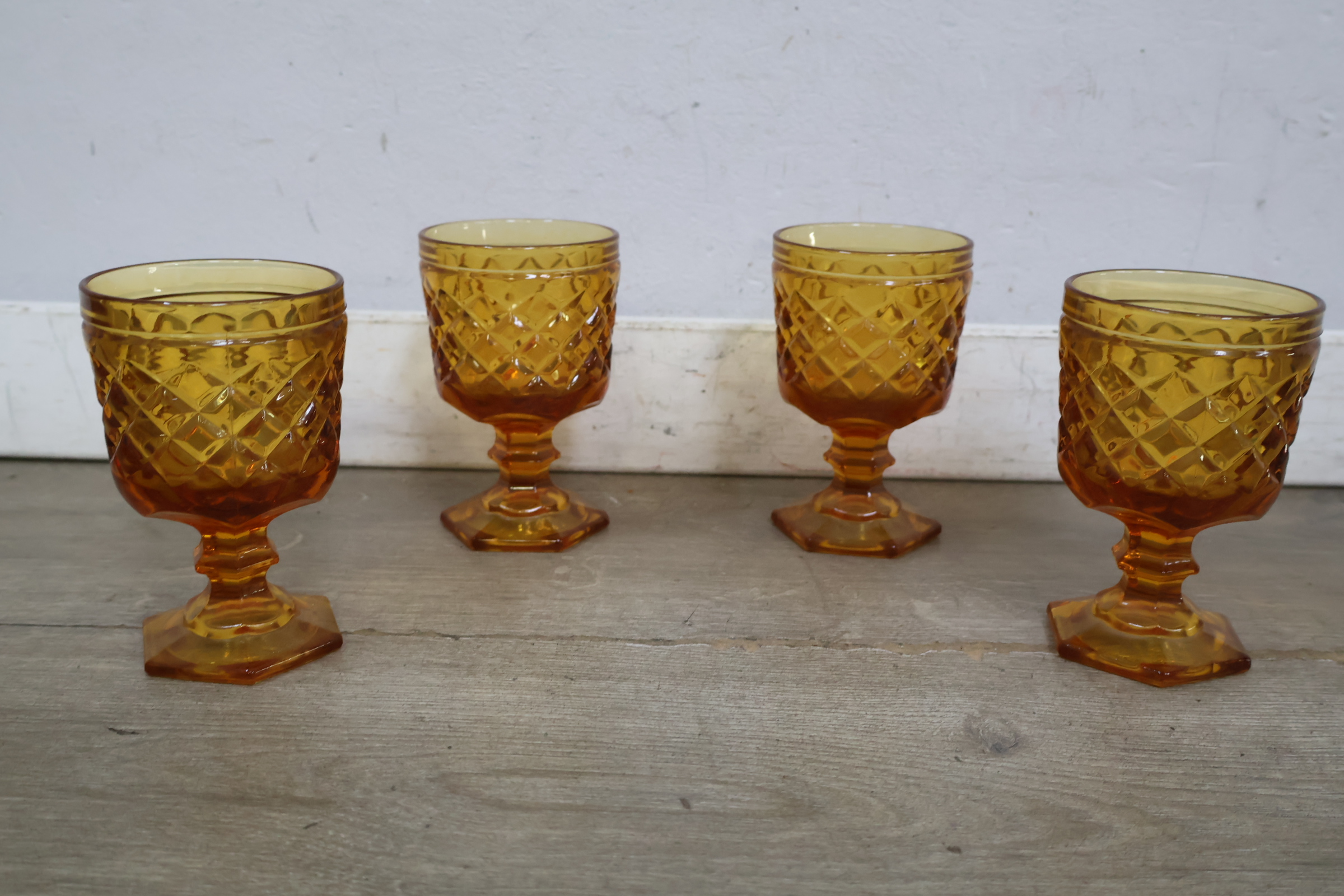 Set van oranje glazen zoals likeurglazen met dekselpot – foto 10 – kavel bij GSD Auctions, Zoeterwoude