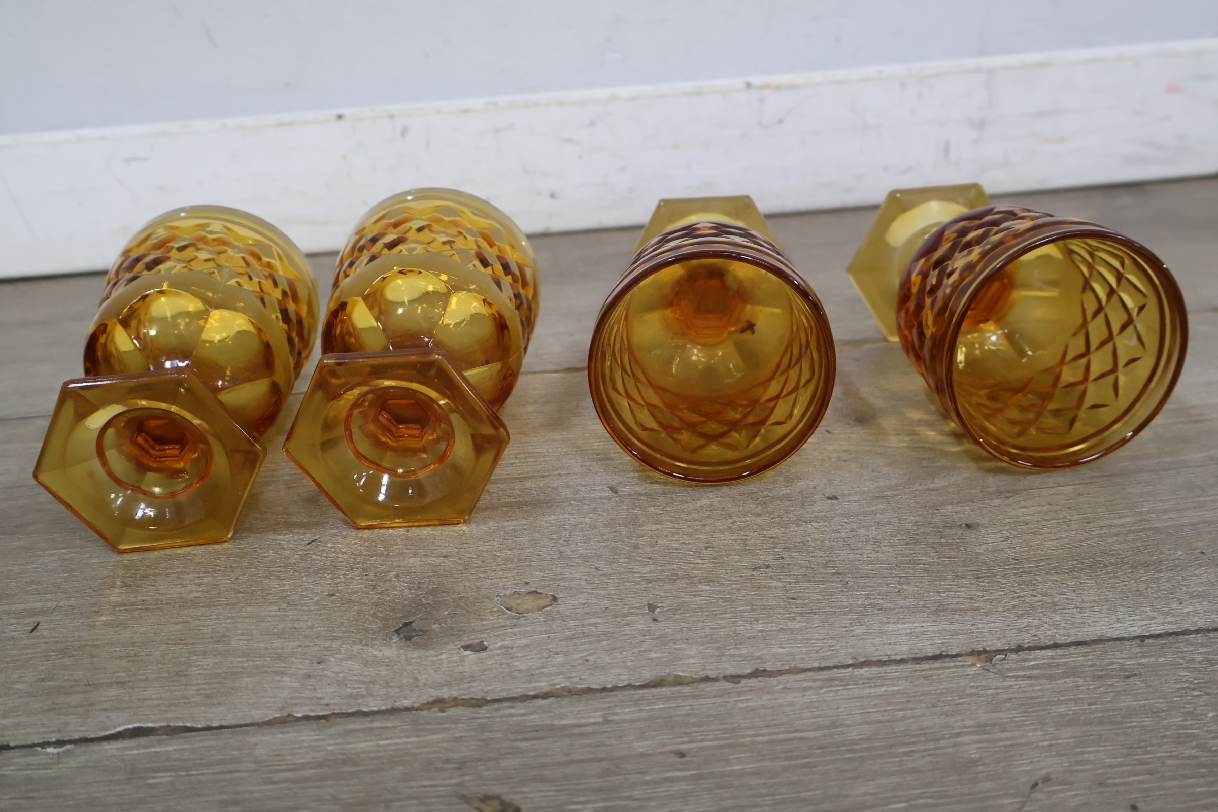 Set van oranje glazen zoals likeurglazen met dekselpot – foto 11 – kavel bij GSD Auctions, Zoeterwoude