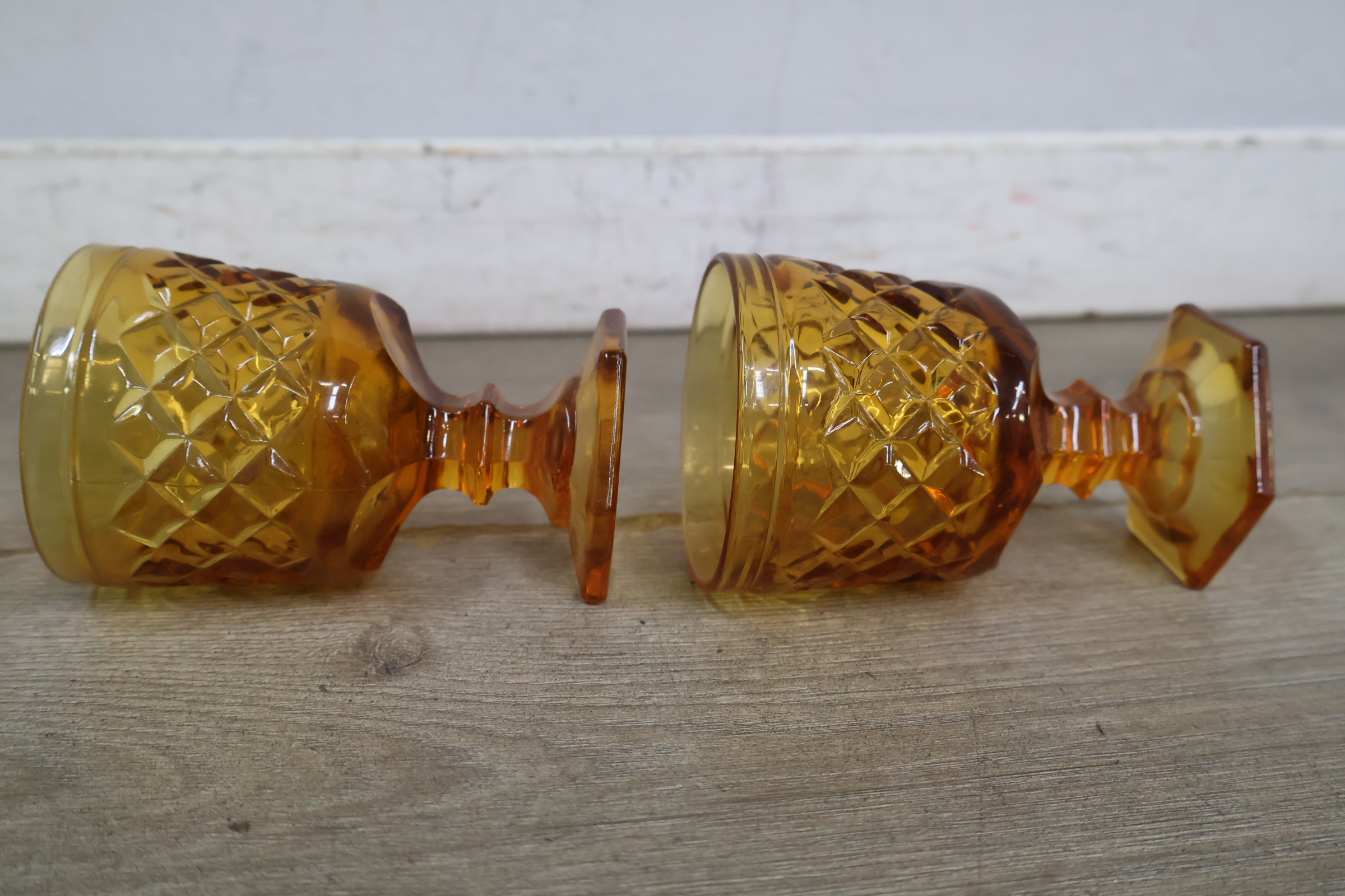 Set van oranje glazen zoals likeurglazen met dekselpot – foto 13 – kavel bij GSD Auctions, Zoeterwoude