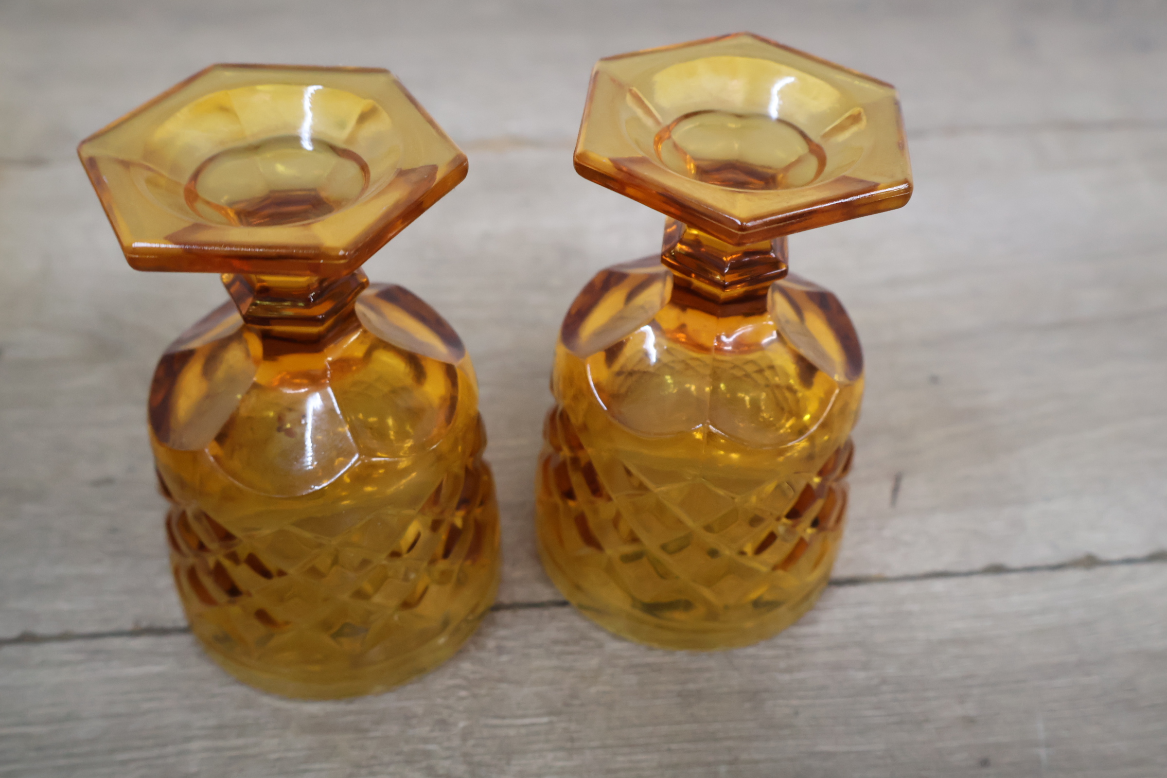 Set van oranje glazen zoals likeurglazen met dekselpot – foto 14 – kavel bij GSD Auctions, Zoeterwoude