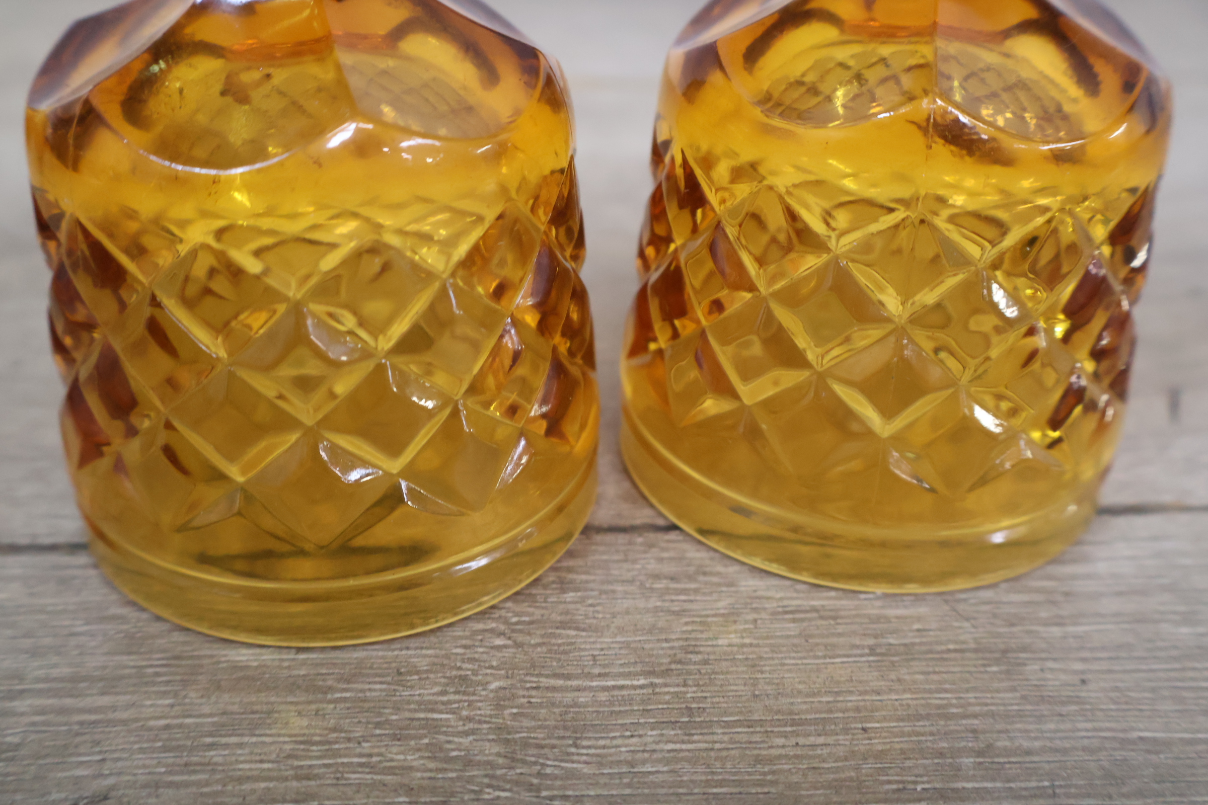 Set van oranje glazen zoals likeurglazen met dekselpot – foto 15 – kavel bij GSD Auctions, Zoeterwoude