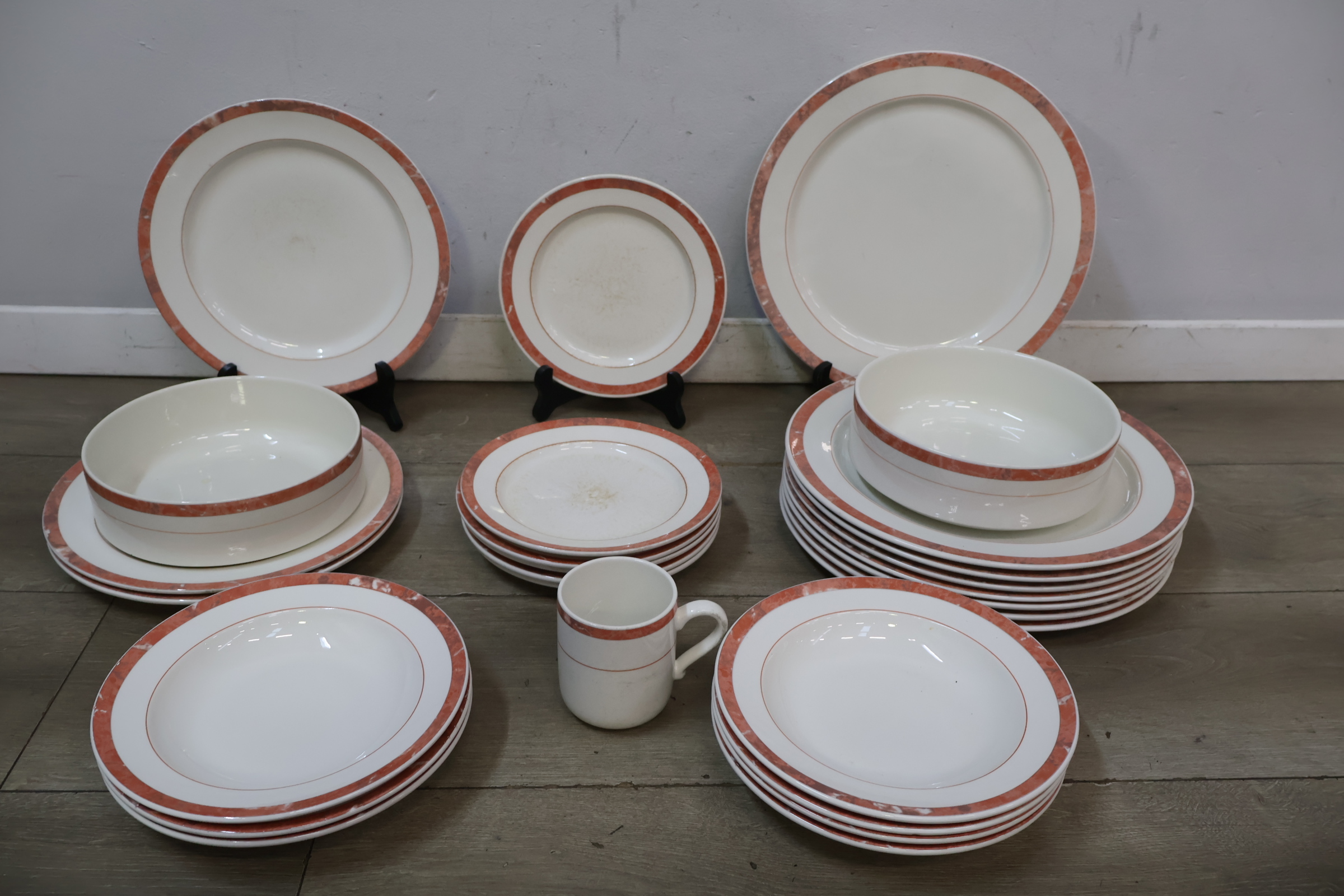 Serviesset met oranje bies – foto 4 – kavel bij GSD Auctions, Zoeterwoude