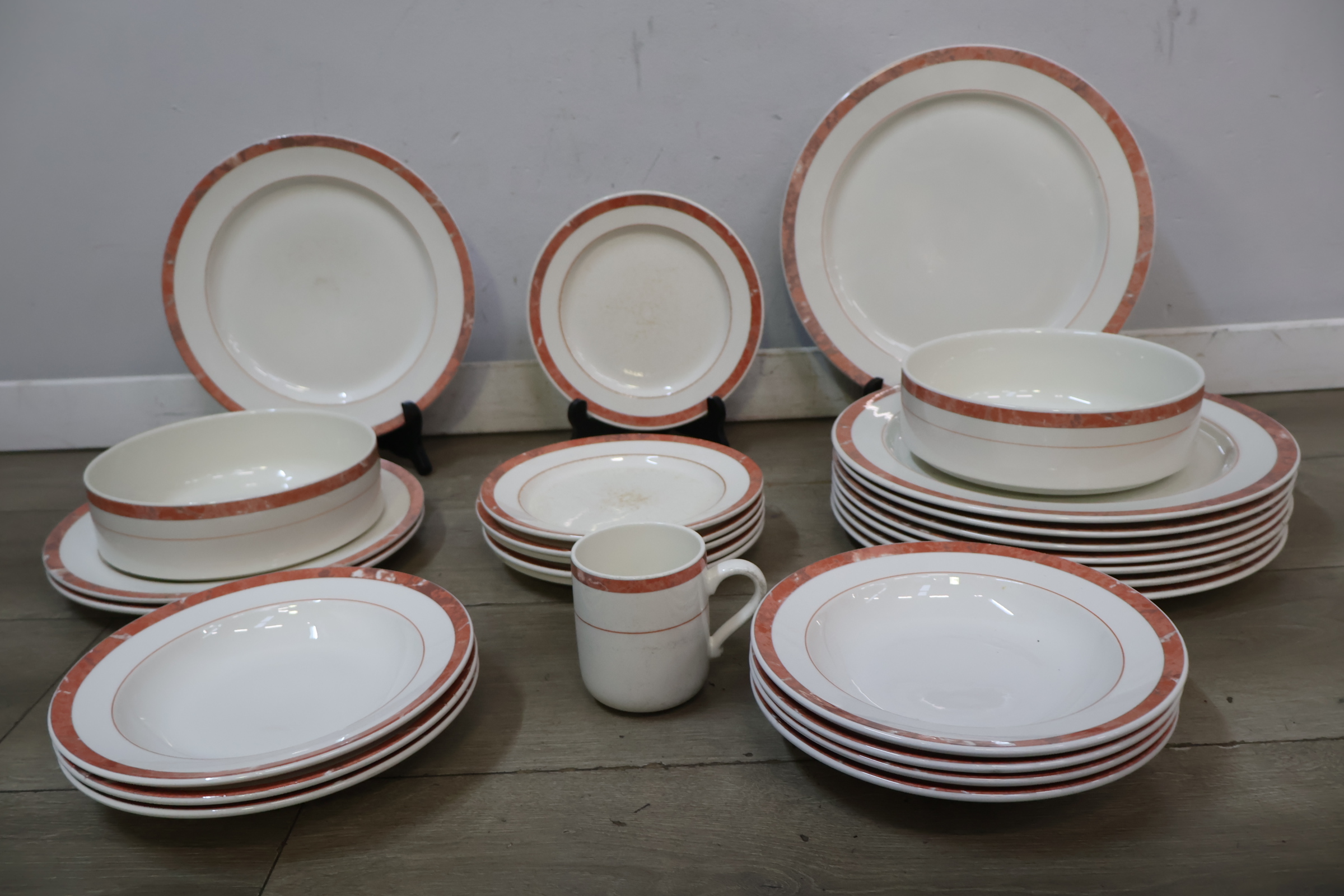Serviesset met oranje bies – foto 5 – kavel bij GSD Auctions, Zoeterwoude