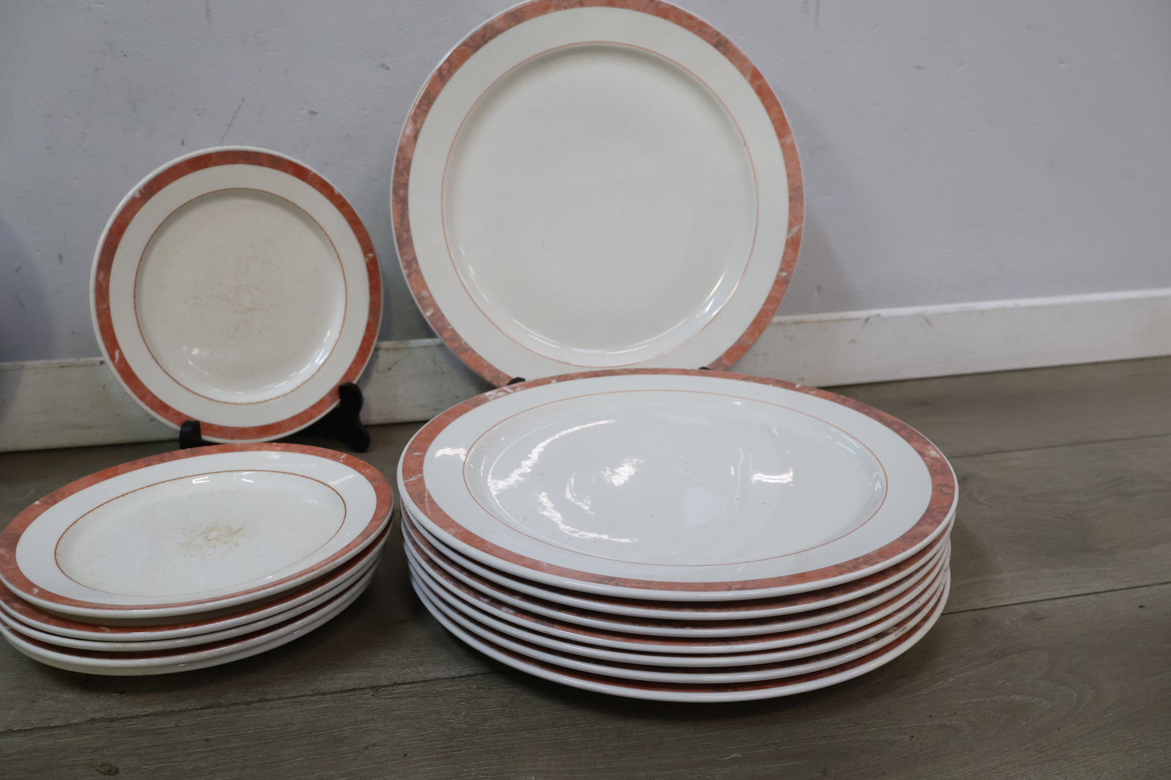 Serviesset met oranje bies – foto 6 – kavel bij GSD Auctions, Zoeterwoude