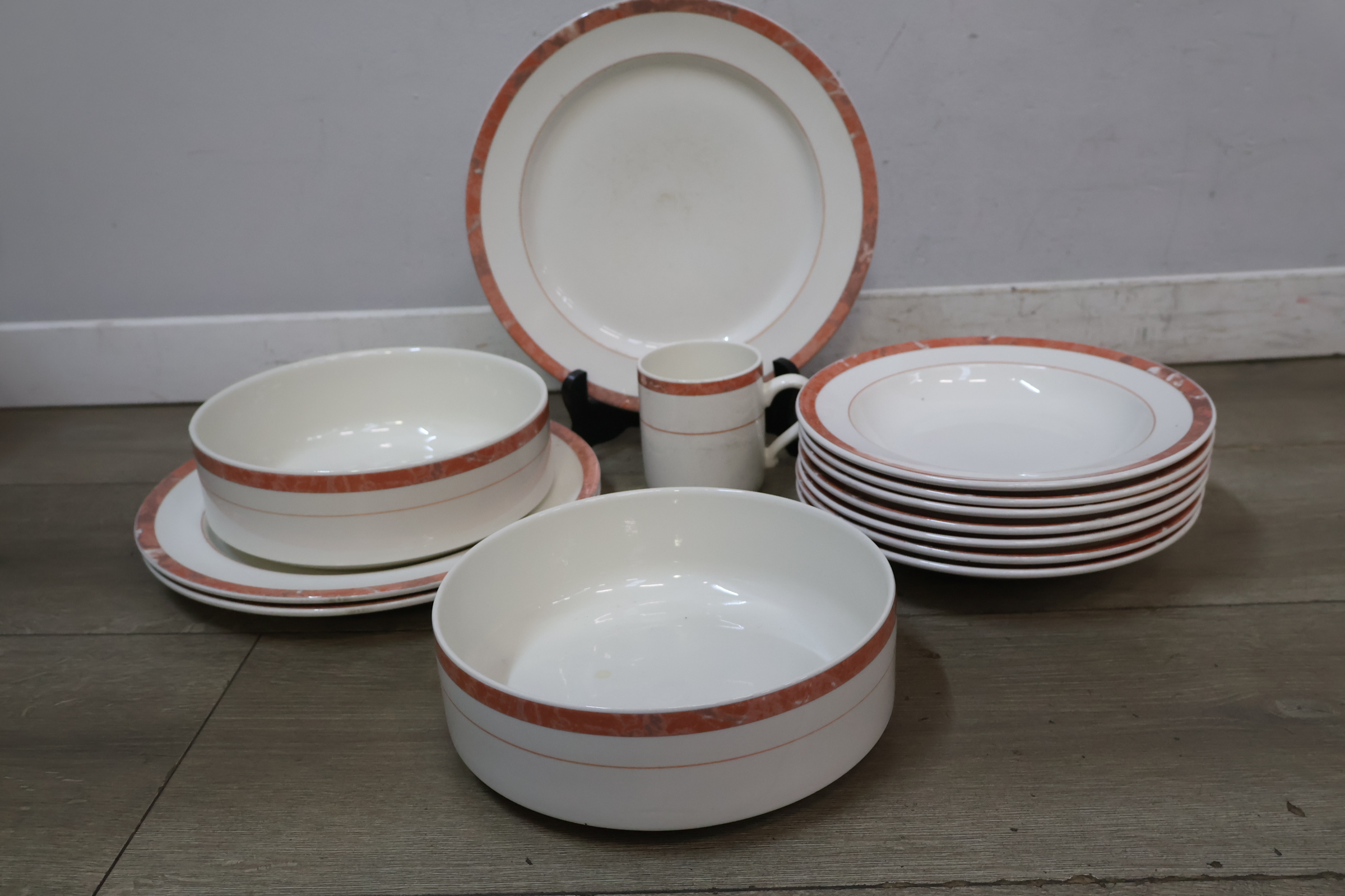 Serviesset met oranje bies – foto 13 – kavel bij GSD Auctions, Zoeterwoude