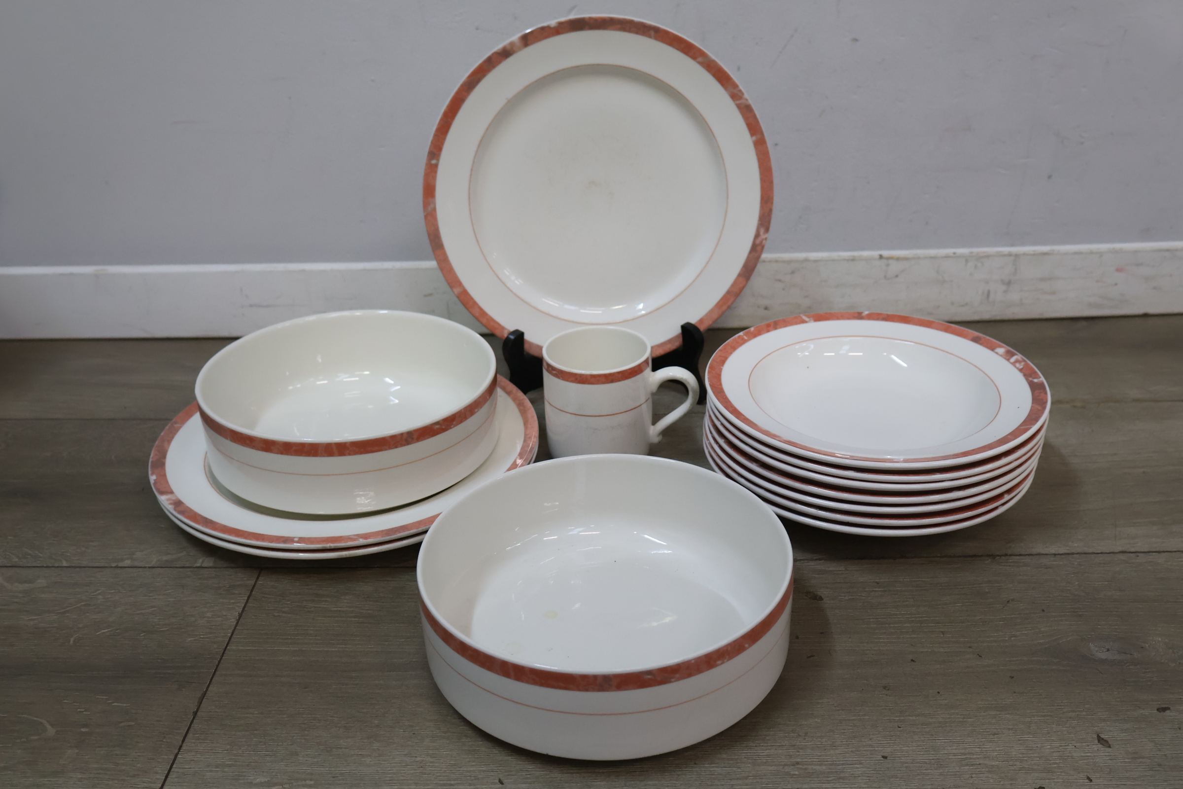 Serviesset met oranje bies – foto 14 – kavel bij GSD Auctions, Zoeterwoude