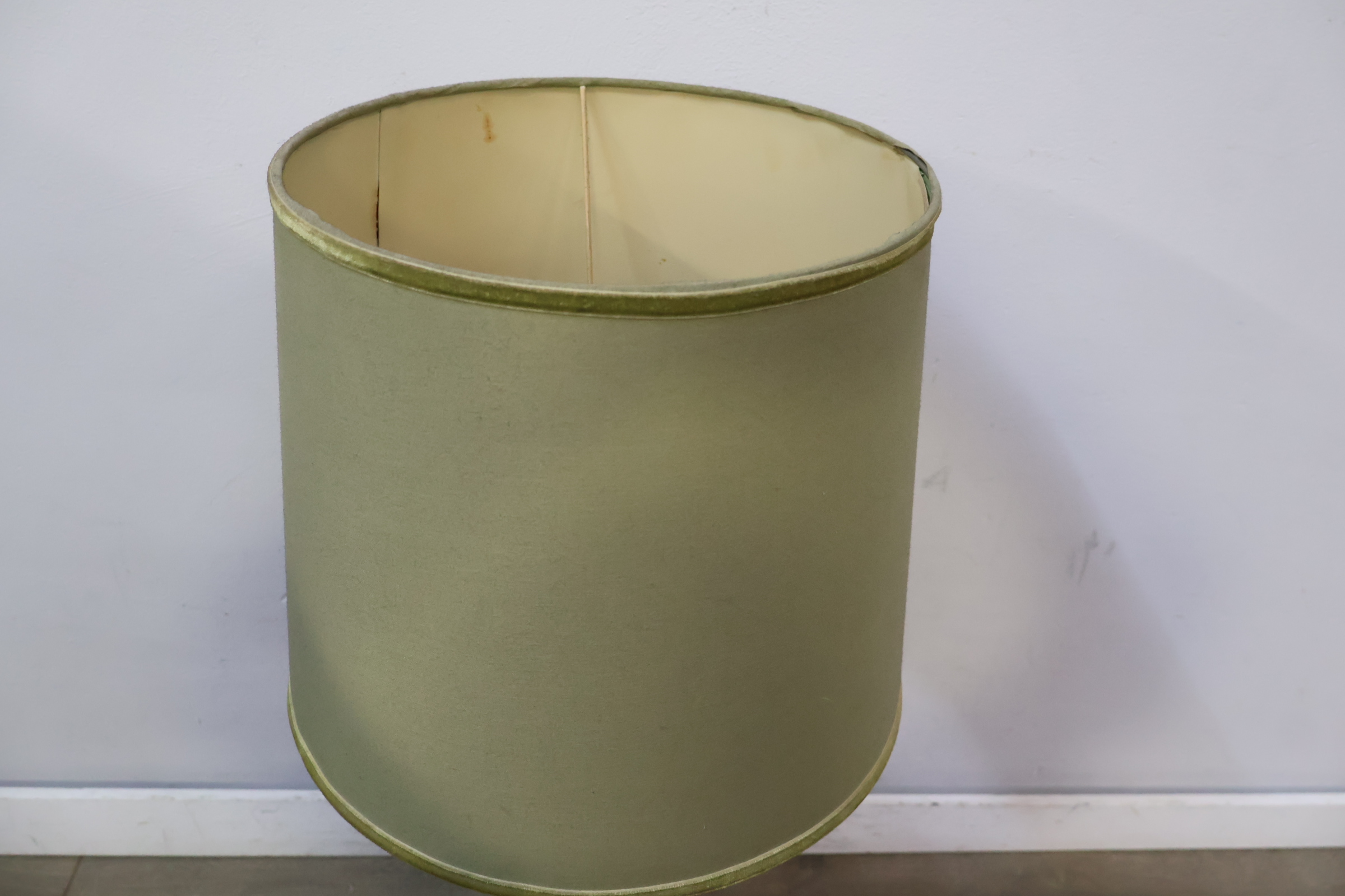 Vintage staande lamp met groene stoffen kap – foto 5 – kavel bij GSD Auctions, Zoeterwoude