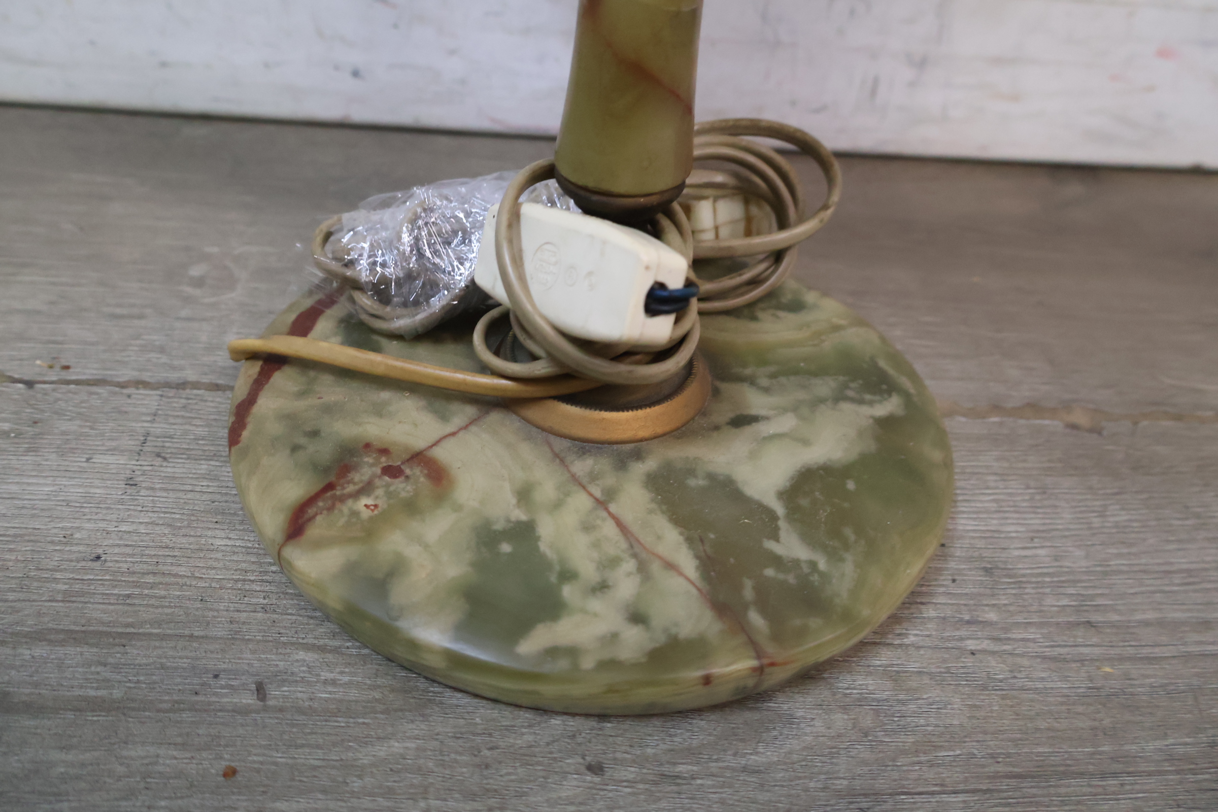 Vintage staande lamp met groene stoffen kap – foto 6 – kavel bij GSD Auctions, Zoeterwoude